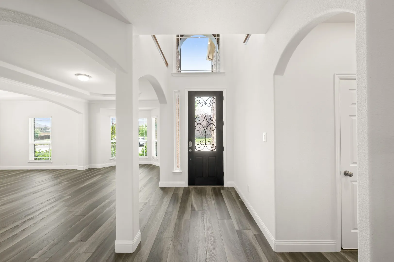 5_2610 White Plains- Entry-9124