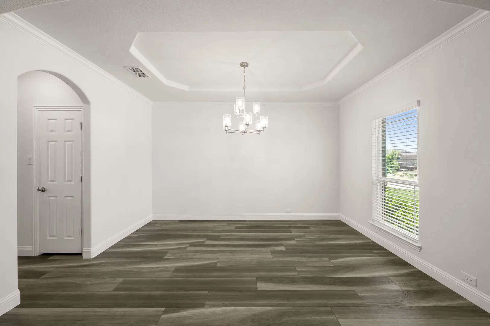 8_2610 White Plains- Dining Room-9158