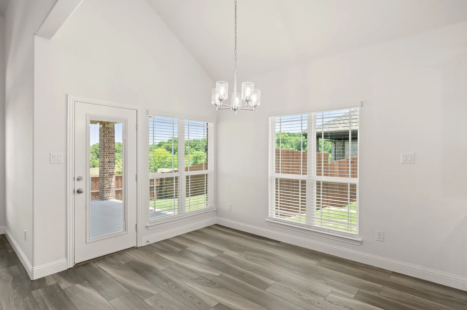 13_2610 White Plains- Breakfast Nook-9204