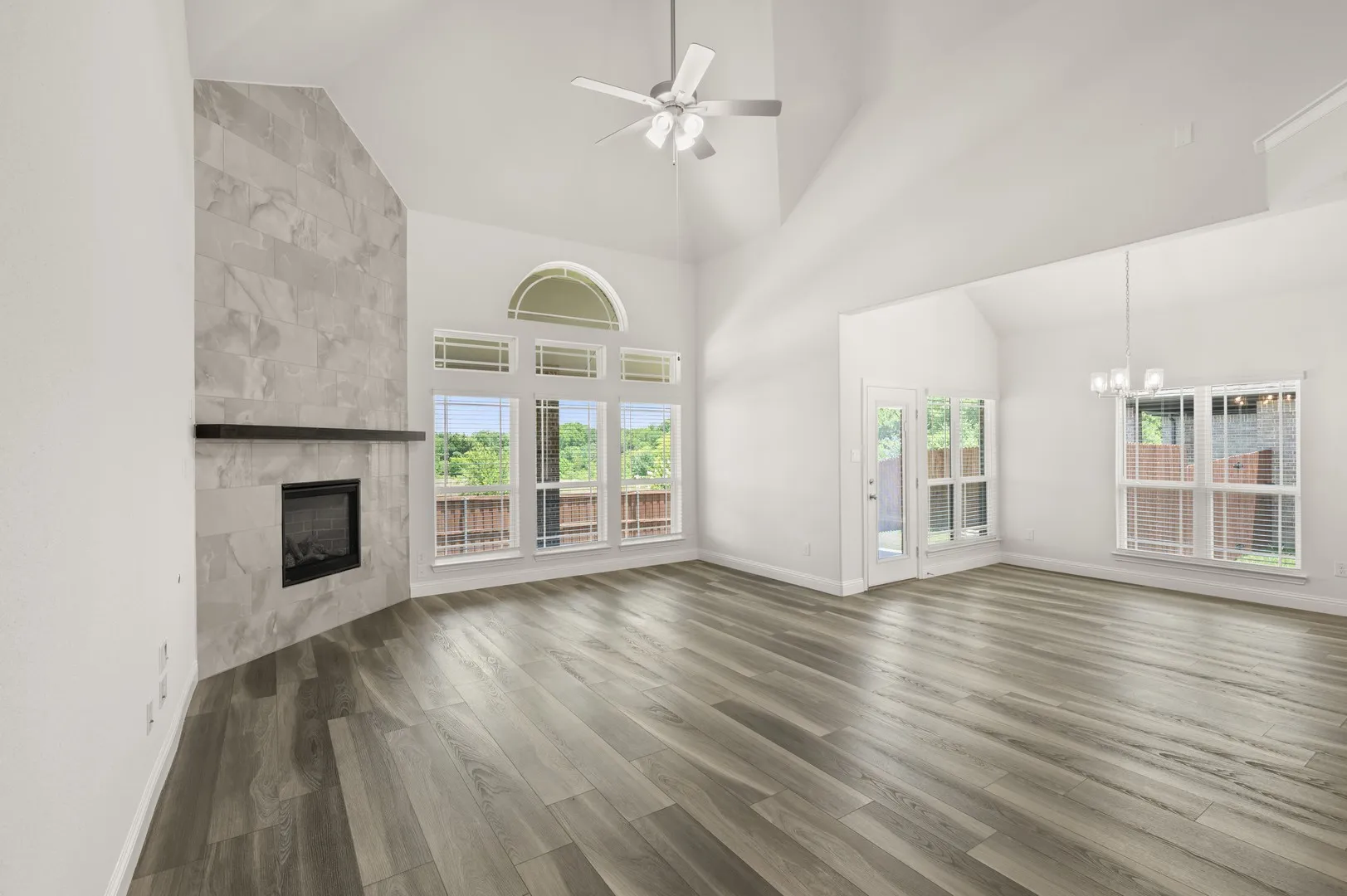 15_2610 White Plains- Living Room-9224