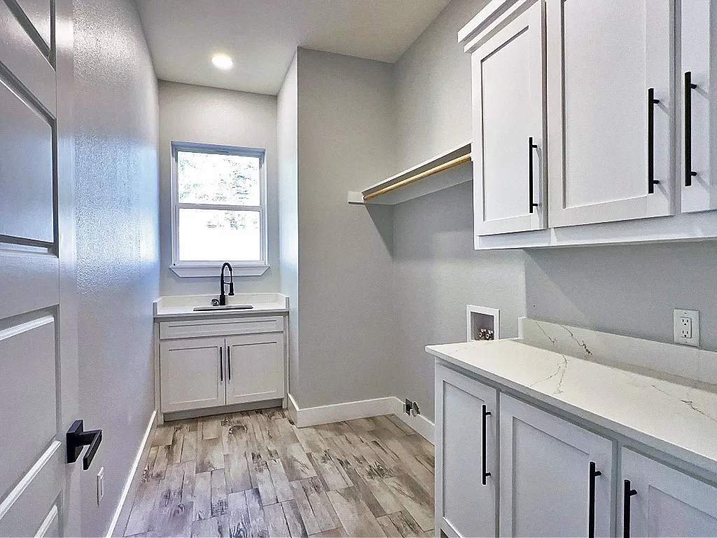 Single Family Residence For Sale in Henderson County , 2969 Trey Circle, Athens, Texas 75752, 3 Bedrooms, 2 Bathrooms, 2 Garage spaces, 2,082 Sqft, built in 2022, Price $359,900, mls#21133429, Real Estate Agent in Athens, Homes For Sale in Henderson county, Homes For Sale in Athens, Realtor in Athens Texas, Real Estate Brokerage Independent Realty Texas, Luminita Cordes Realtor