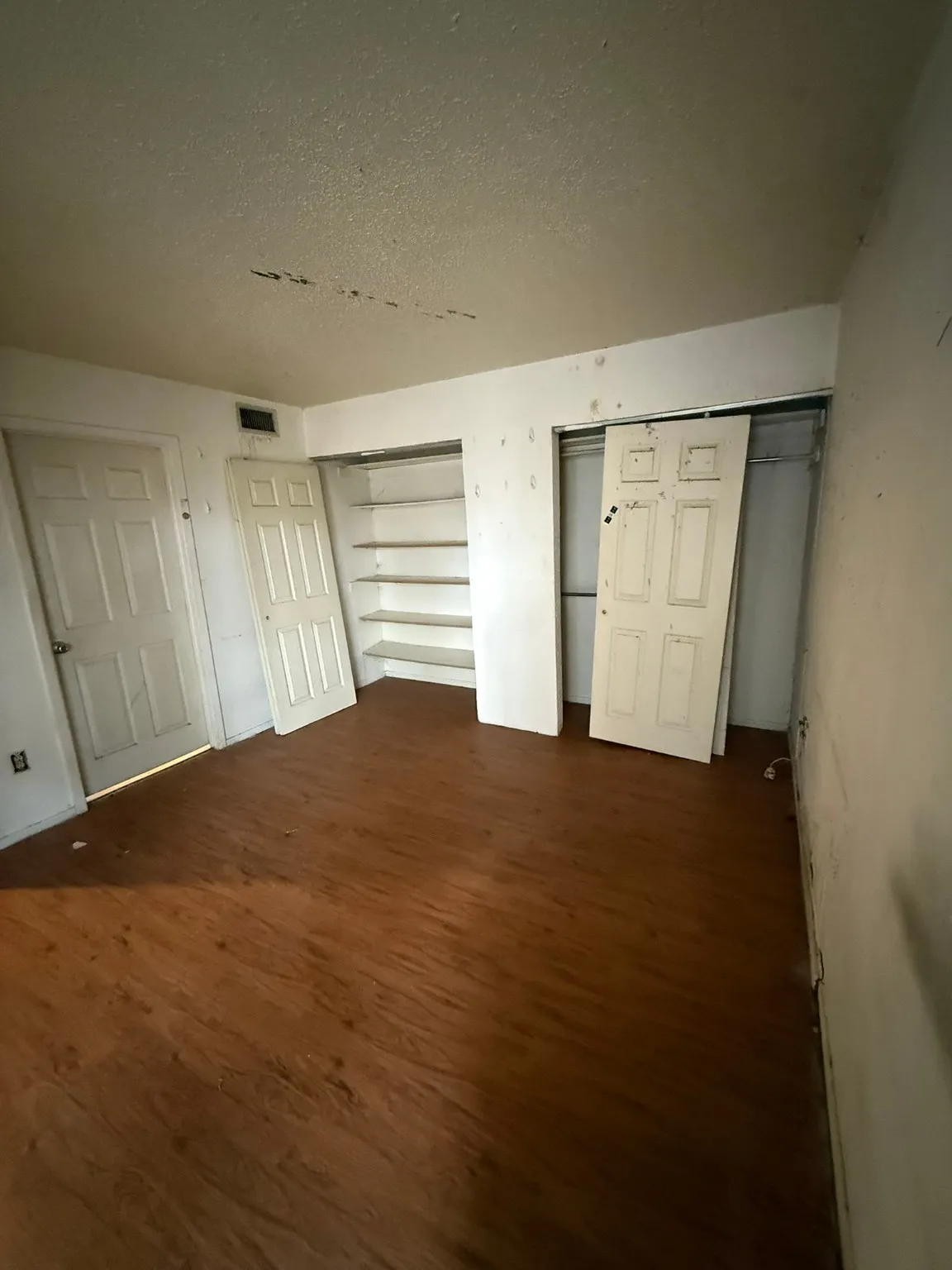 Condominium For Sale in Dallas County , 6050 Melody Lane 108, Dallas, Texas 75231, 2 Bedroom, 2 Bathroom, Garage spaces, 1,127 Sqft, built in 1979, Preowned, mls#21133467, Real Estate Agent in Dallas, Homes For Sale in Dallas county, Homes For Sale in Dallas, Realtor in Dallas Texas, Real Estate Brokerage Independent Realty Texas, Luminita Cordes Realtor