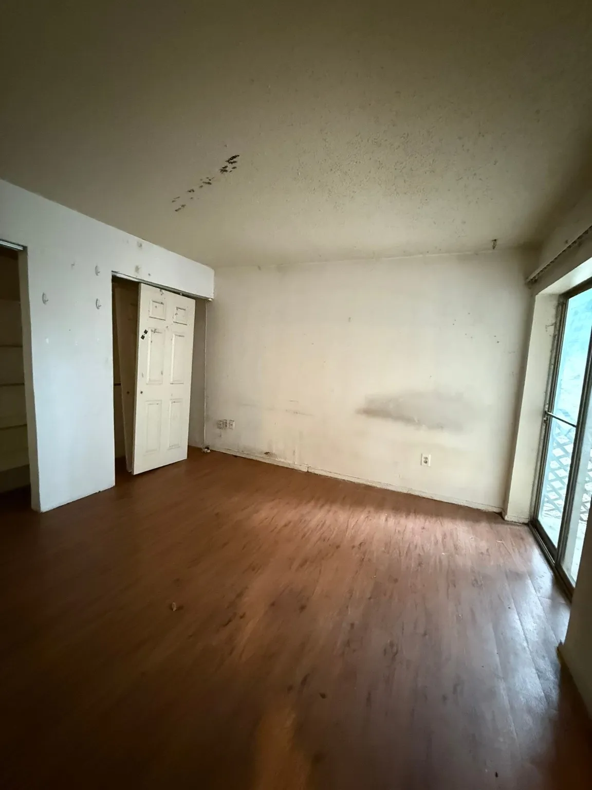 Condominium For Sale in Dallas County , 6050 Melody Lane 108, Dallas, Texas 75231, 2 Bedroom, 2 Bathroom, Garage spaces, 1,127 Sqft, built in 1979, Preowned, mls#21133467, Real Estate Agent in Dallas, Homes For Sale in Dallas county, Homes For Sale in Dallas, Realtor in Dallas Texas, Real Estate Brokerage Independent Realty Texas, Luminita Cordes Realtor