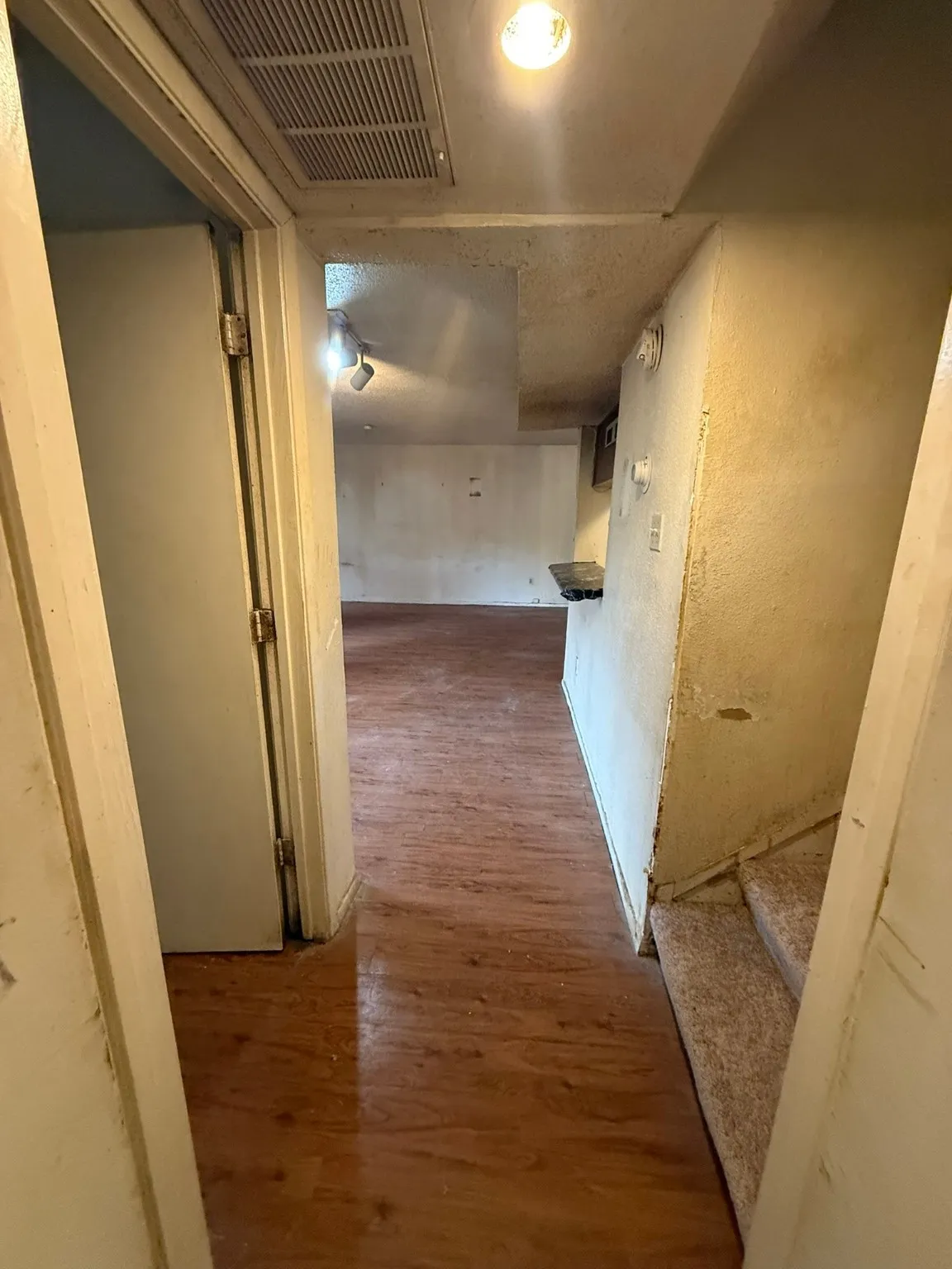 Condominium For Sale in Dallas County , 6050 Melody Lane 108, Dallas, Texas 75231, 2 Bedroom, 2 Bathroom, Garage spaces, 1,127 Sqft, built in 1979, Preowned, mls#21133467, Real Estate Agent in Dallas, Homes For Sale in Dallas county, Homes For Sale in Dallas, Realtor in Dallas Texas, Real Estate Brokerage Independent Realty Texas, Luminita Cordes Realtor