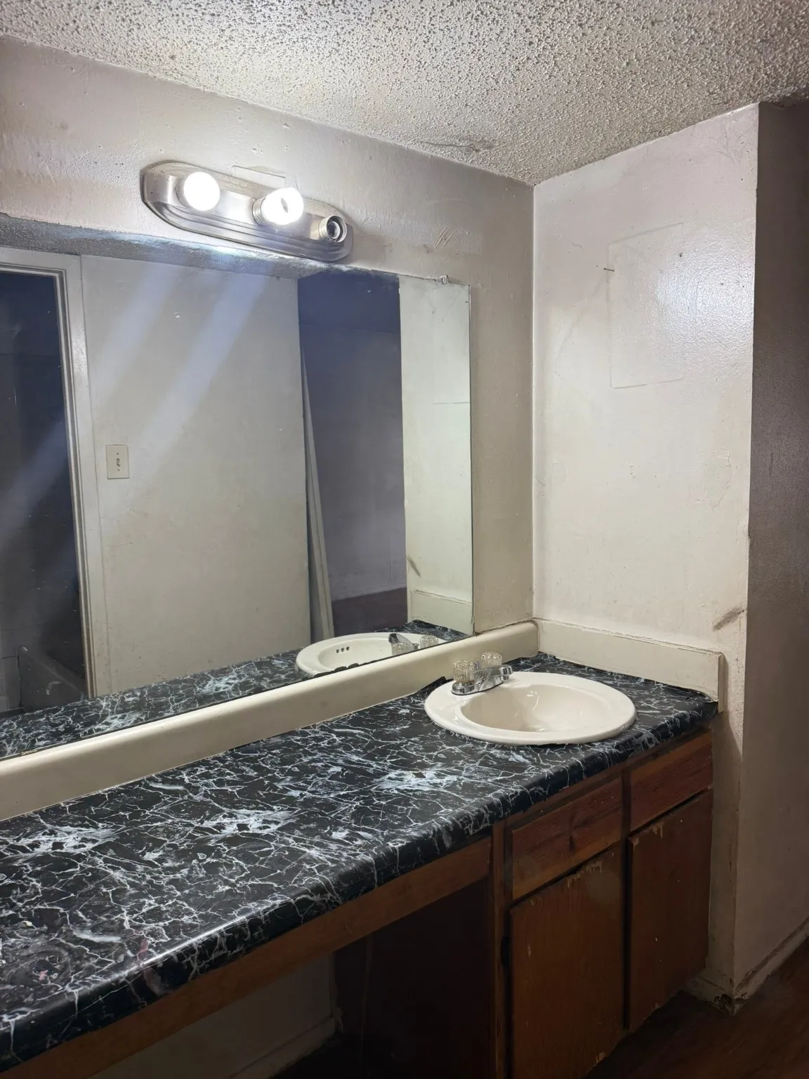 Condominium For Sale in Dallas County , 6050 Melody Lane 108, Dallas, Texas 75231, 2 Bedroom, 2 Bathroom, Garage spaces, 1,127 Sqft, built in 1979, Preowned, mls#21133467, Real Estate Agent in Dallas, Homes For Sale in Dallas county, Homes For Sale in Dallas, Realtor in Dallas Texas, Real Estate Brokerage Independent Realty Texas, Luminita Cordes Realtor