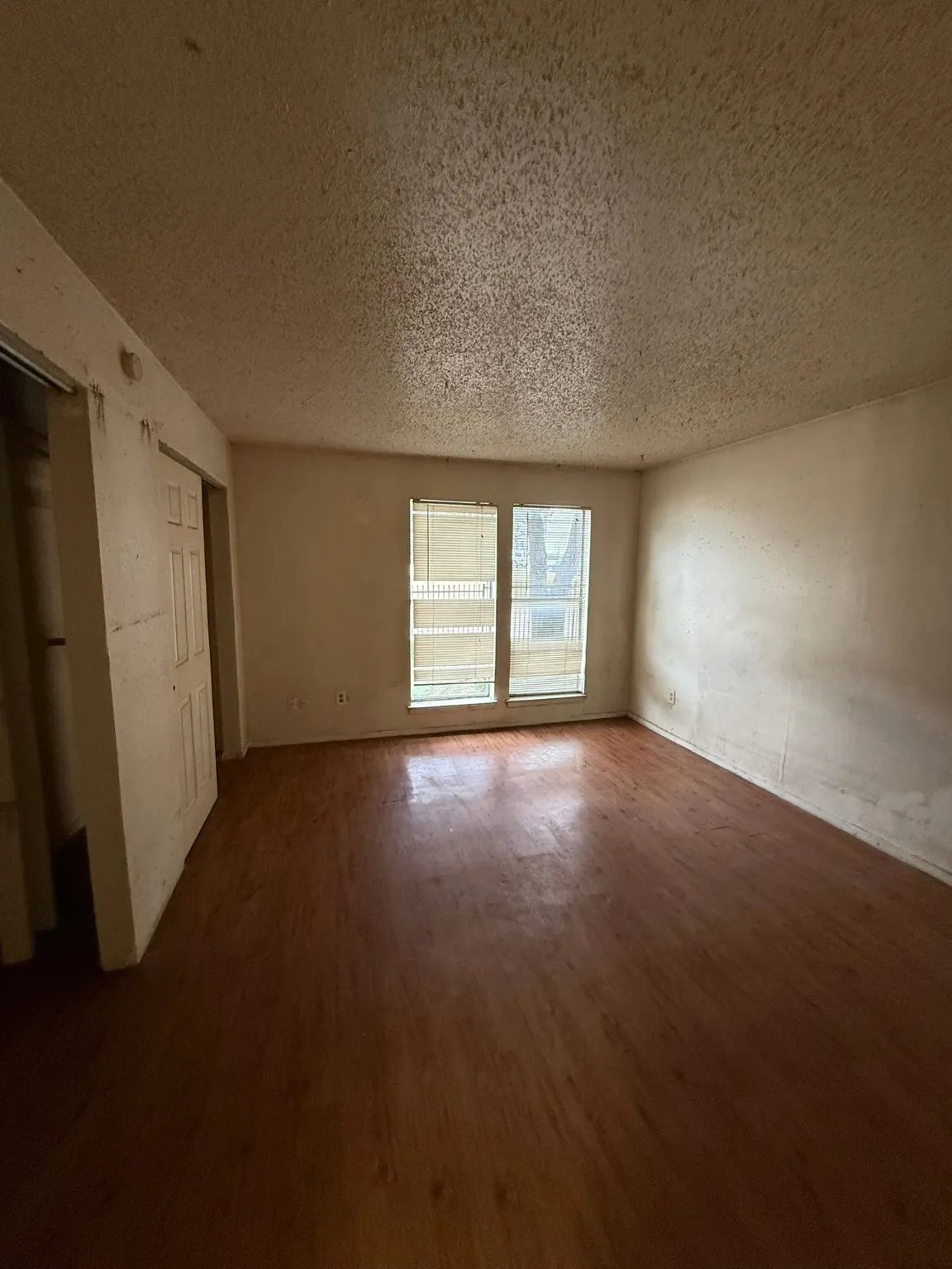 Condominium For Sale in Dallas County , 6050 Melody Lane 108, Dallas, Texas 75231, 2 Bedroom, 2 Bathroom, Garage spaces, 1,127 Sqft, built in 1979, Preowned, mls#21133467, Real Estate Agent in Dallas, Homes For Sale in Dallas county, Homes For Sale in Dallas, Realtor in Dallas Texas, Real Estate Brokerage Independent Realty Texas, Luminita Cordes Realtor
