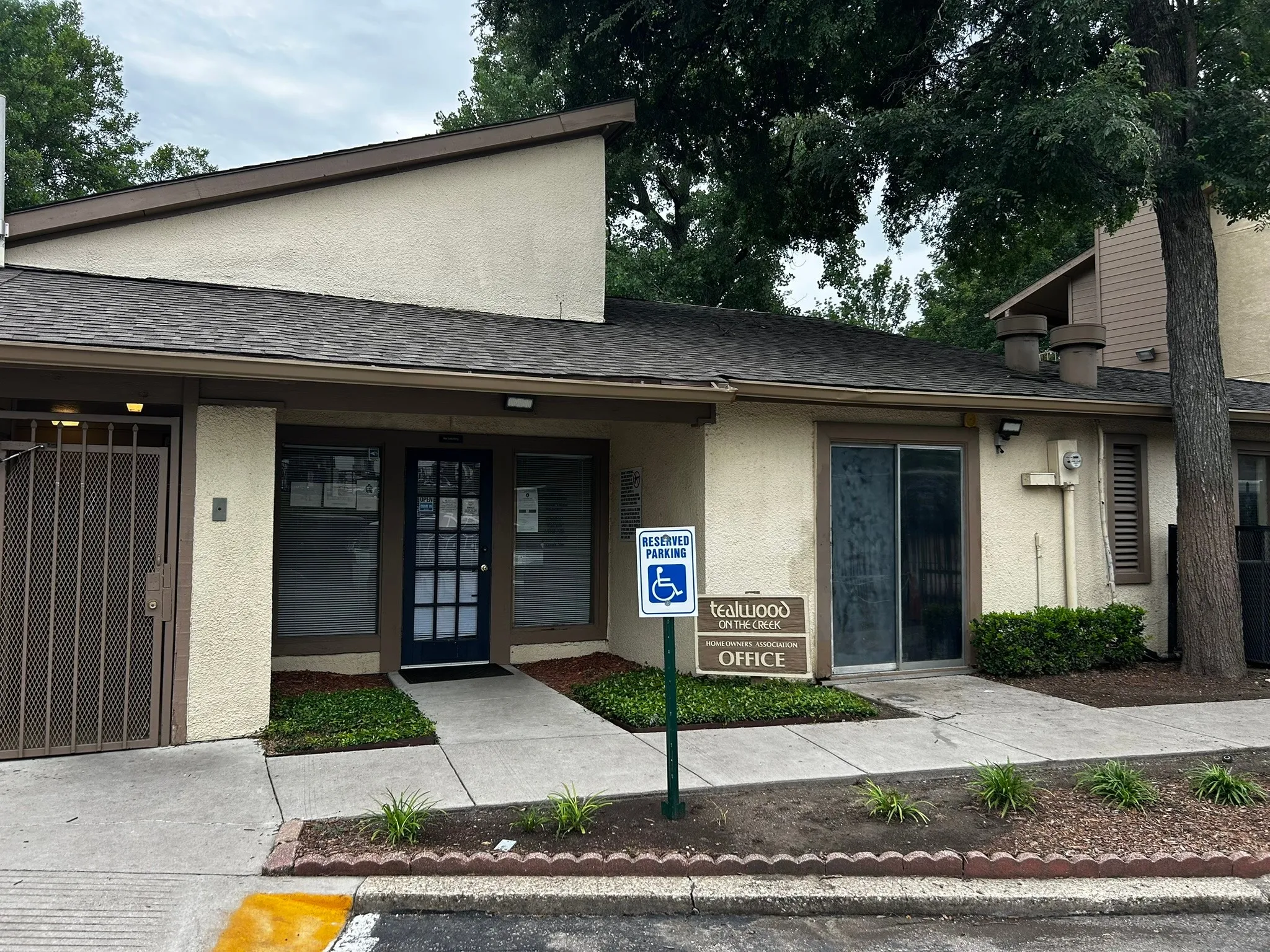 Condominium For Sale in Dallas County , 6050 Melody Lane 108, Dallas, Texas 75231, 2 Bedroom, 2 Bathroom, Garage spaces, 1,127 Sqft, built in 1979, Preowned, mls#21133467, Real Estate Agent in Dallas, Homes For Sale in Dallas county, Homes For Sale in Dallas, Realtor in Dallas Texas, Real Estate Brokerage Independent Realty Texas, Luminita Cordes Realtor