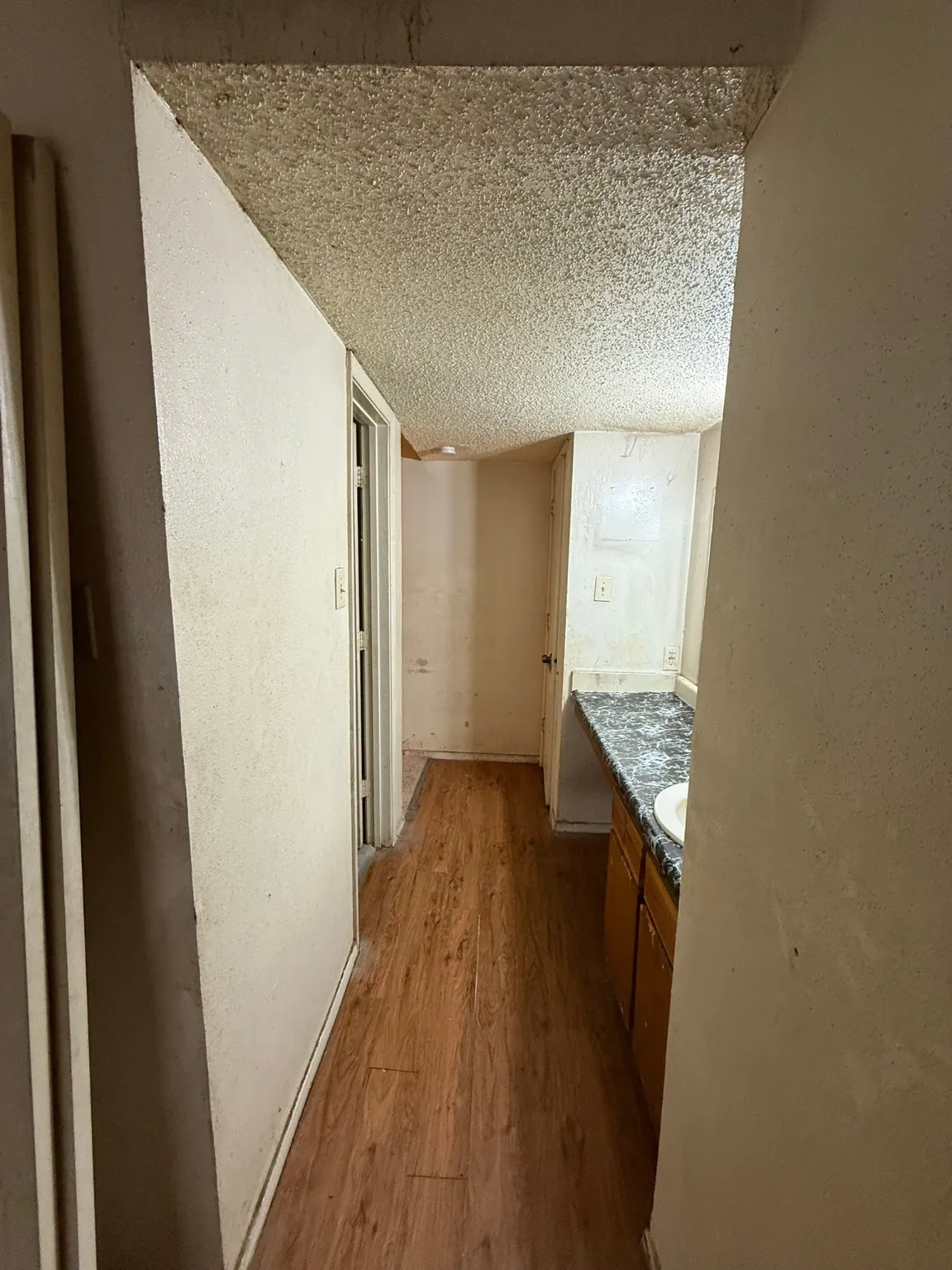 Condominium For Sale in Dallas County , 6050 Melody Lane 108, Dallas, Texas 75231, 2 Bedroom, 2 Bathroom, Garage spaces, 1,127 Sqft, built in 1979, Preowned, mls#21133467, Real Estate Agent in Dallas, Homes For Sale in Dallas county, Homes For Sale in Dallas, Realtor in Dallas Texas, Real Estate Brokerage Independent Realty Texas, Luminita Cordes Realtor