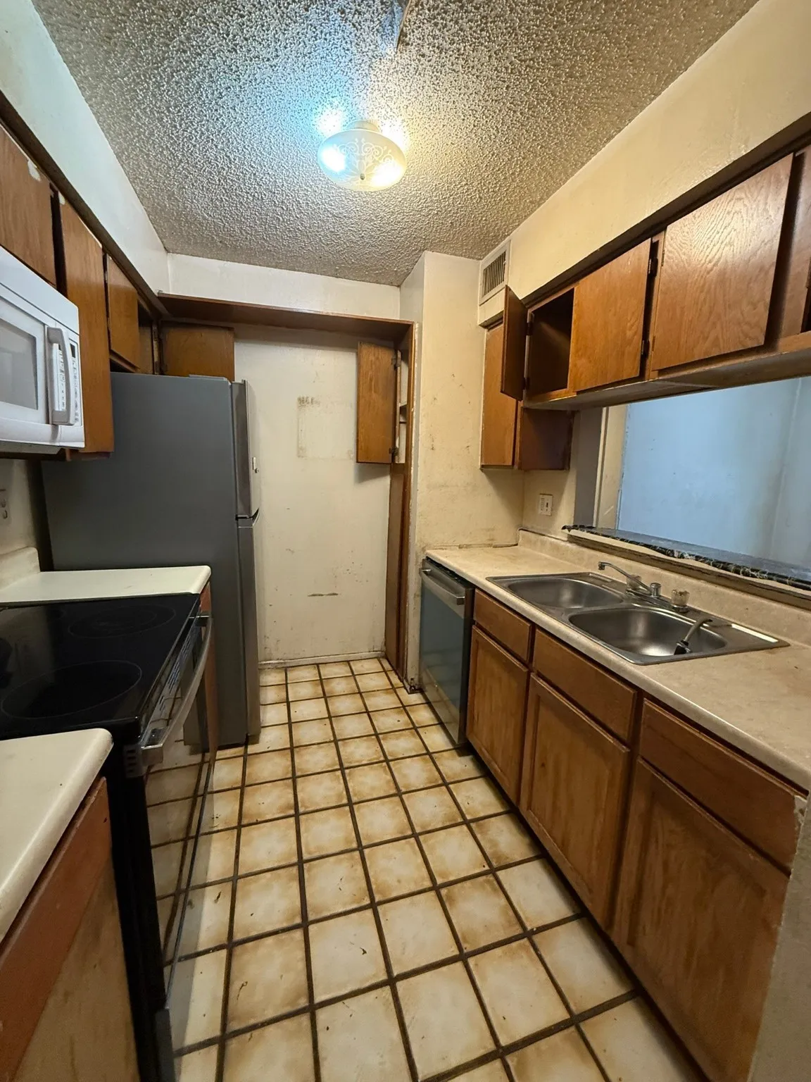 Condominium For Sale in Dallas County , 6050 Melody Lane 108, Dallas, Texas 75231, 2 Bedroom, 2 Bathroom, Garage spaces, 1,127 Sqft, built in 1979, Preowned, mls#21133467, Real Estate Agent in Dallas, Homes For Sale in Dallas county, Homes For Sale in Dallas, Realtor in Dallas Texas, Real Estate Brokerage Independent Realty Texas, Luminita Cordes Realtor