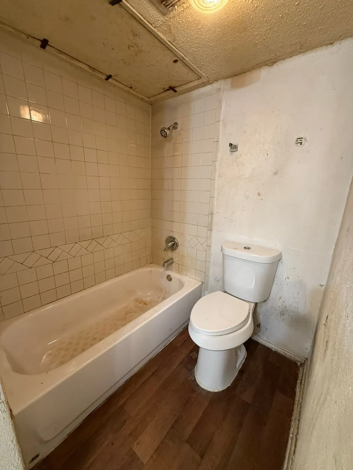 Condominium For Sale in Dallas County , 6050 Melody Lane 108, Dallas, Texas 75231, 2 Bedroom, 2 Bathroom, Garage spaces, 1,127 Sqft, built in 1979, Preowned, mls#21133467, Real Estate Agent in Dallas, Homes For Sale in Dallas county, Homes For Sale in Dallas, Realtor in Dallas Texas, Real Estate Brokerage Independent Realty Texas, Luminita Cordes Realtor