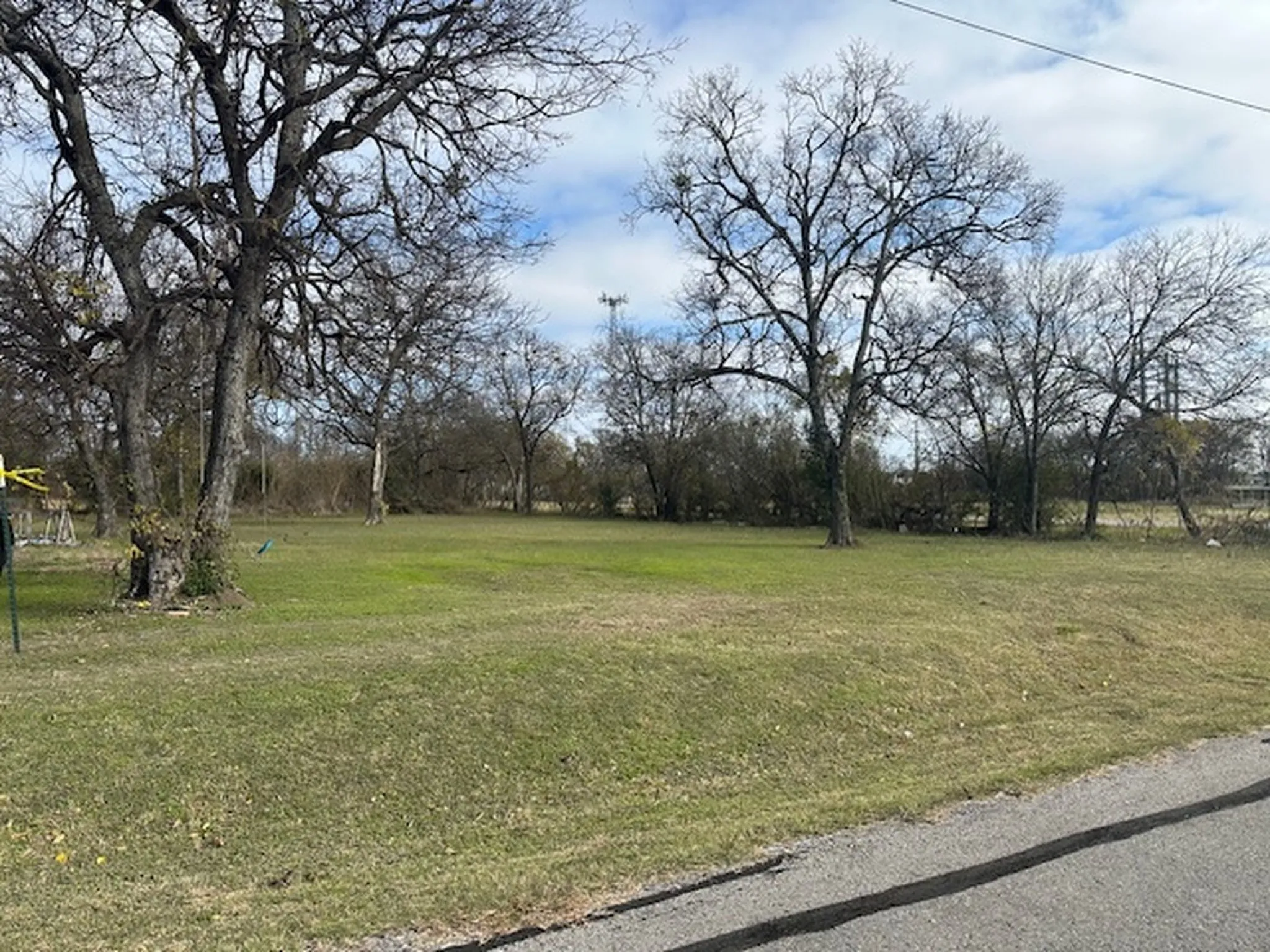Unimproved Land For Sale in Ellis County , 1006 S Sherman Street Lot 3B, Ennis, Texas 75119, 0, 0, Garage spaces, 0 Sqft, built in 1950, Price $75,000, mls#21133435, Real Estate Agent in Ennis, Homes For Sale in Ellis county, Homes For Sale in Ennis, Realtor in Ennis Texas, Real Estate Brokerage Independent Realty Texas, Luminita Cordes Realtor