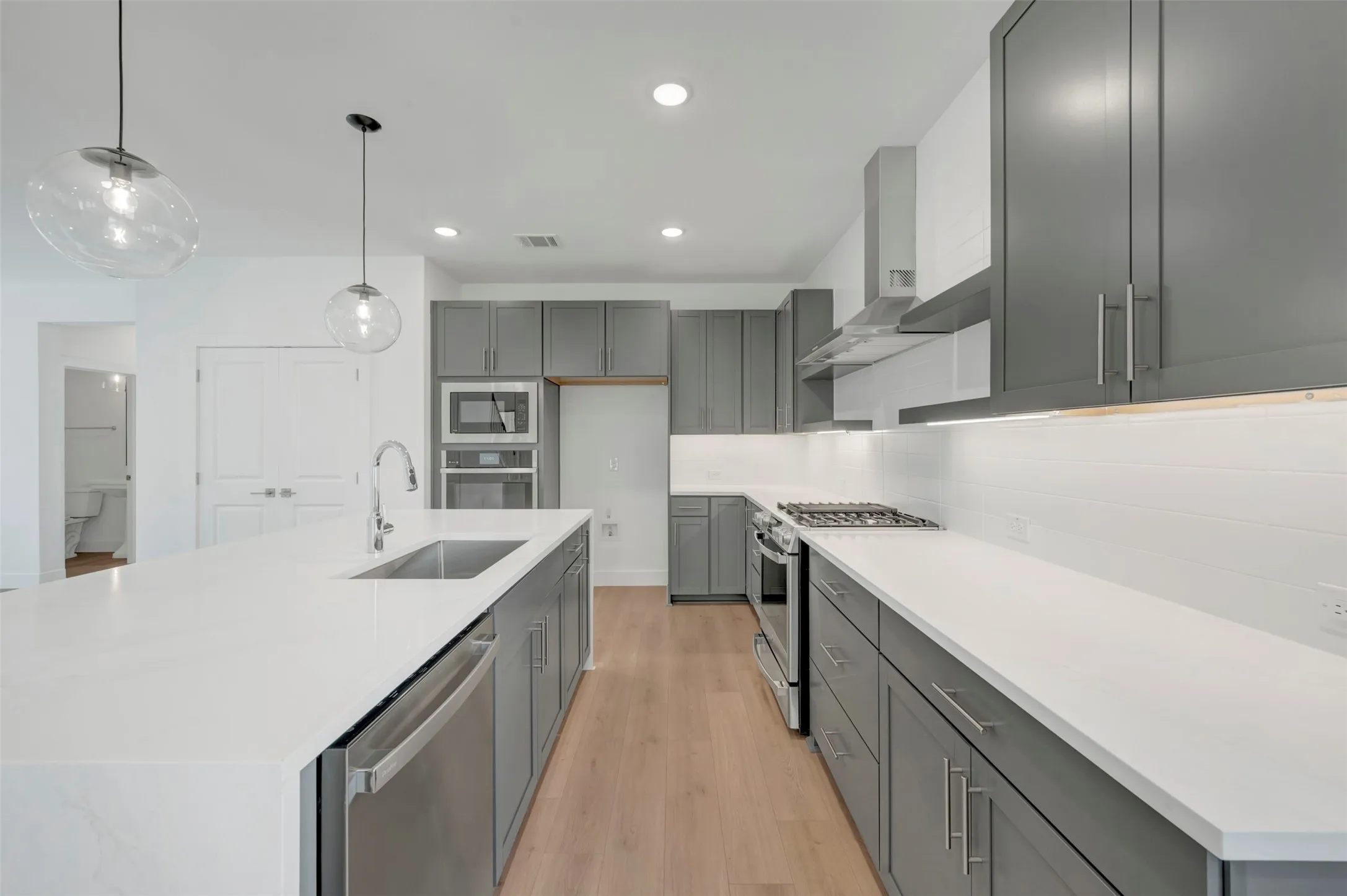Single Family Residence For Sale in Grayson County , 521 Sagebrush Trail, Sherman, Texas 75092, 4 Bedroom, 3 Bathroom, 2 Garage spaces, 2,253 Sqft, built in 2025, New Construction - Incomplete, mls#21133678, Real Estate Agent in Sherman, Homes For Sale in Grayson county, Homes For Sale in Sherman, Realtor in Sherman Texas, Real Estate Brokerage Independent Realty Texas, Luminita Cordes Realtor