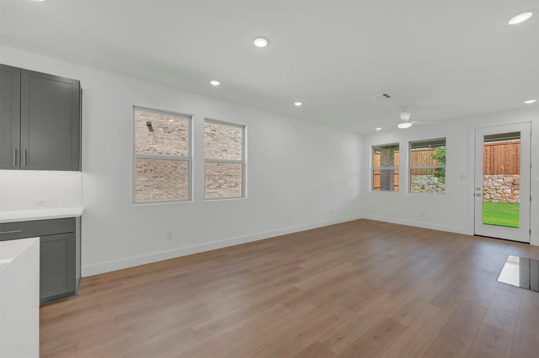 Single Family Residence For Sale in Grayson County , 521 Sagebrush Trail, Sherman, Texas 75092, 4 Bedroom, 3 Bathroom, 2 Garage spaces, 2,253 Sqft, built in 2025, New Construction - Incomplete, mls#21133678, Real Estate Agent in Sherman, Homes For Sale in Grayson county, Homes For Sale in Sherman, Realtor in Sherman Texas, Real Estate Brokerage Independent Realty Texas, Luminita Cordes Realtor