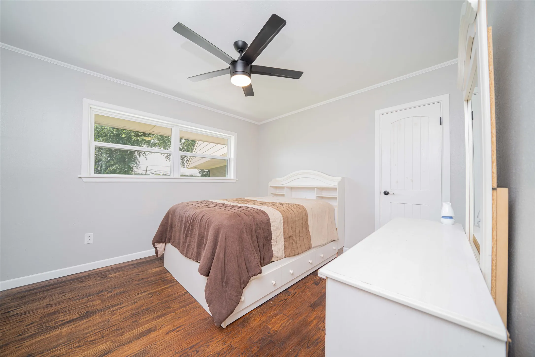 Single Family Residence For Sale in Cass County , 812 E 1st, Hughes Springs, Texas 75656, 3 Bedroom, 3 Bathroom, Garage spaces, 2,345 Sqft, built in 1959, mls#21133748, Real Estate Agent in Hughes Springs, Homes For Sale in Cass county, Homes For Sale in Hughes Springs, Realtor in Hughes Springs Texas, Real Estate Brokerage Independent Realty Texas, Luminita Cordes Realtor