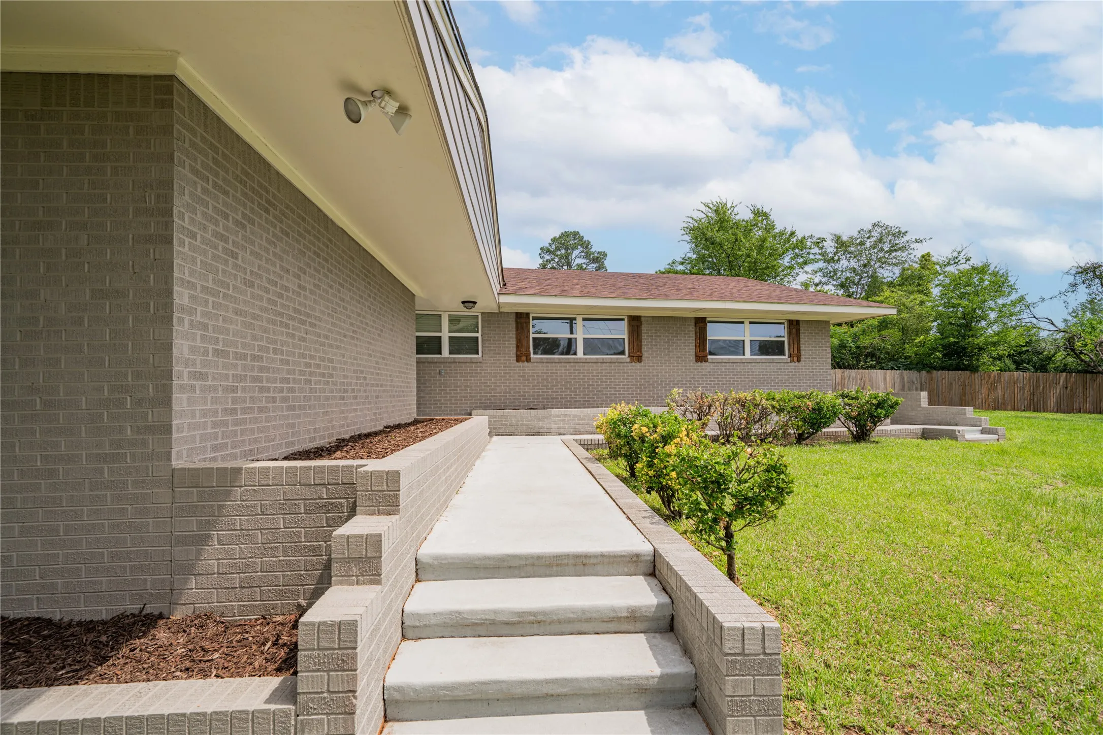 Single Family Residence For Sale in Cass County , 812 E 1st, Hughes Springs, Texas 75656, 3 Bedroom, 3 Bathroom, Garage spaces, 2,345 Sqft, built in 1959, mls#21133748, Real Estate Agent in Hughes Springs, Homes For Sale in Cass county, Homes For Sale in Hughes Springs, Realtor in Hughes Springs Texas, Real Estate Brokerage Independent Realty Texas, Luminita Cordes Realtor