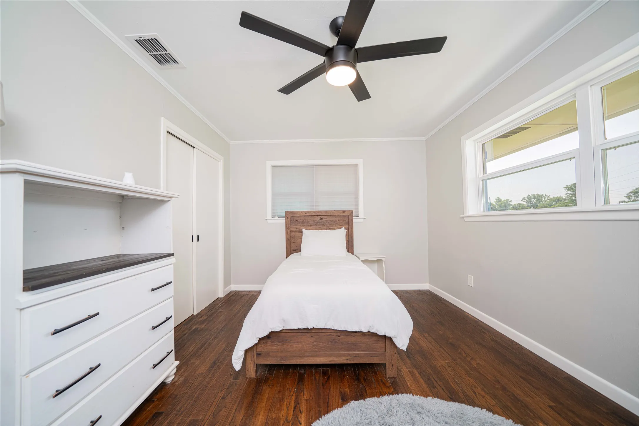 Single Family Residence For Sale in Cass County , 812 E 1st, Hughes Springs, Texas 75656, 3 Bedroom, 3 Bathroom, Garage spaces, 2,345 Sqft, built in 1959, mls#21133748, Real Estate Agent in Hughes Springs, Homes For Sale in Cass county, Homes For Sale in Hughes Springs, Realtor in Hughes Springs Texas, Real Estate Brokerage Independent Realty Texas, Luminita Cordes Realtor