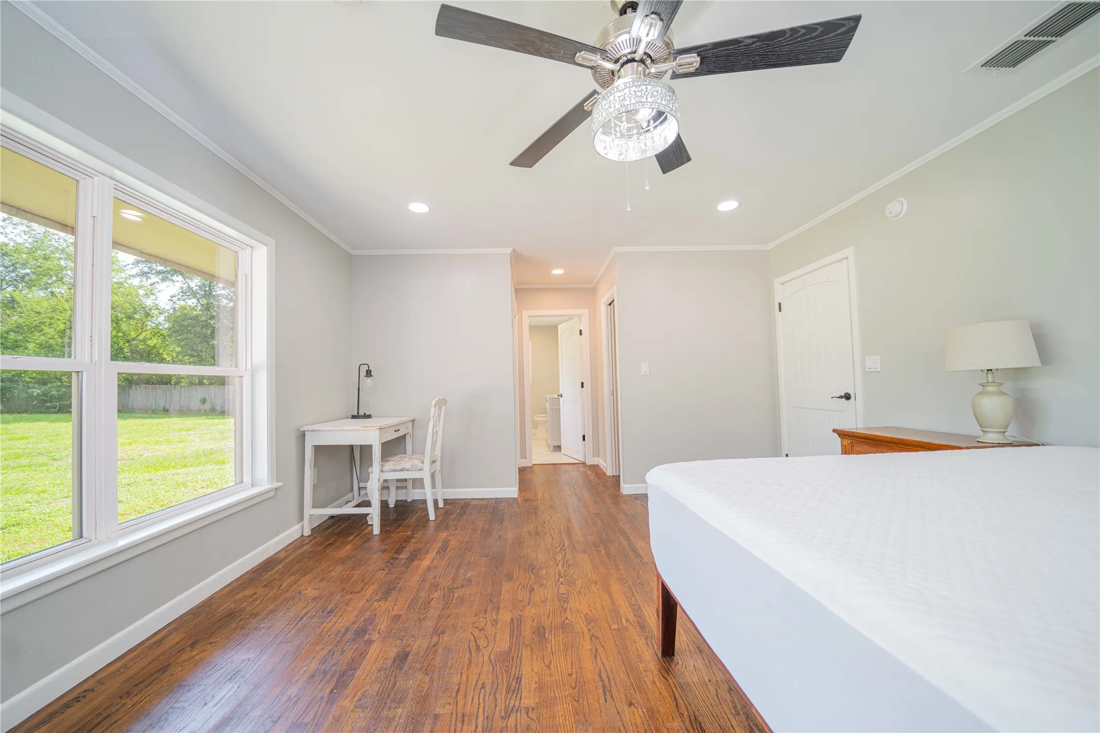 Single Family Residence For Sale in Cass County , 812 E 1st, Hughes Springs, Texas 75656, 3 Bedroom, 3 Bathroom, Garage spaces, 2,345 Sqft, built in 1959, mls#21133748, Real Estate Agent in Hughes Springs, Homes For Sale in Cass county, Homes For Sale in Hughes Springs, Realtor in Hughes Springs Texas, Real Estate Brokerage Independent Realty Texas, Luminita Cordes Realtor