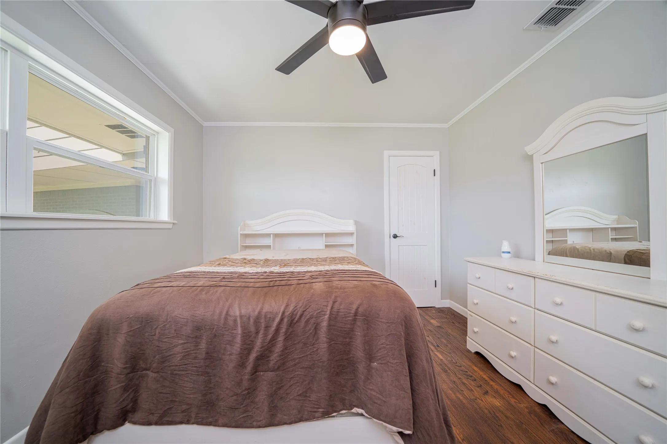 Single Family Residence For Sale in Cass County , 812 E 1st, Hughes Springs, Texas 75656, 3 Bedroom, 3 Bathroom, Garage spaces, 2,345 Sqft, built in 1959, mls#21133748, Real Estate Agent in Hughes Springs, Homes For Sale in Cass county, Homes For Sale in Hughes Springs, Realtor in Hughes Springs Texas, Real Estate Brokerage Independent Realty Texas, Luminita Cordes Realtor