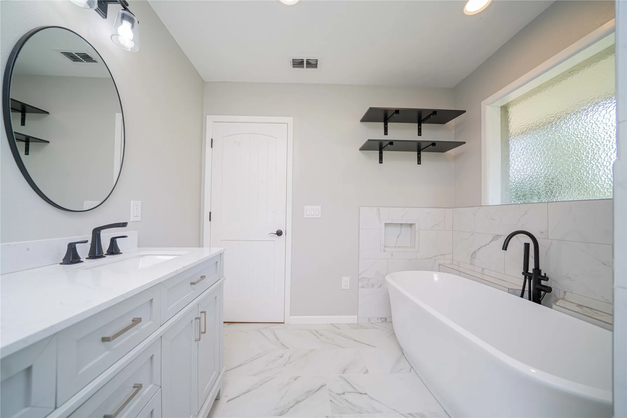 Single Family Residence For Sale in Cass County , 812 E 1st, Hughes Springs, Texas 75656, 3 Bedroom, 3 Bathroom, Garage spaces, 2,345 Sqft, built in 1959, mls#21133748, Real Estate Agent in Hughes Springs, Homes For Sale in Cass county, Homes For Sale in Hughes Springs, Realtor in Hughes Springs Texas, Real Estate Brokerage Independent Realty Texas, Luminita Cordes Realtor