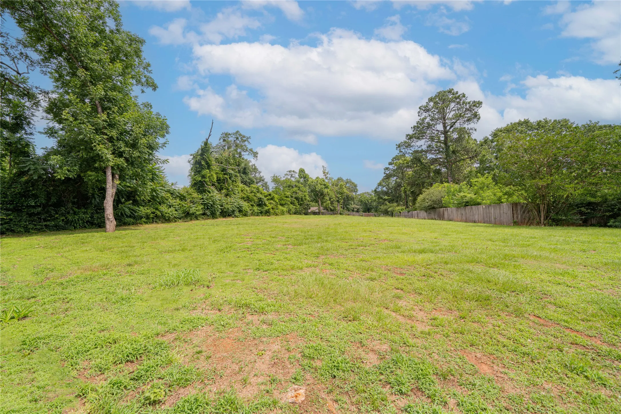 Single Family Residence For Sale in Cass County , 812 E 1st, Hughes Springs, Texas 75656, 3 Bedroom, 3 Bathroom, Garage spaces, 2,345 Sqft, built in 1959, mls#21133748, Real Estate Agent in Hughes Springs, Homes For Sale in Cass county, Homes For Sale in Hughes Springs, Realtor in Hughes Springs Texas, Real Estate Brokerage Independent Realty Texas, Luminita Cordes Realtor