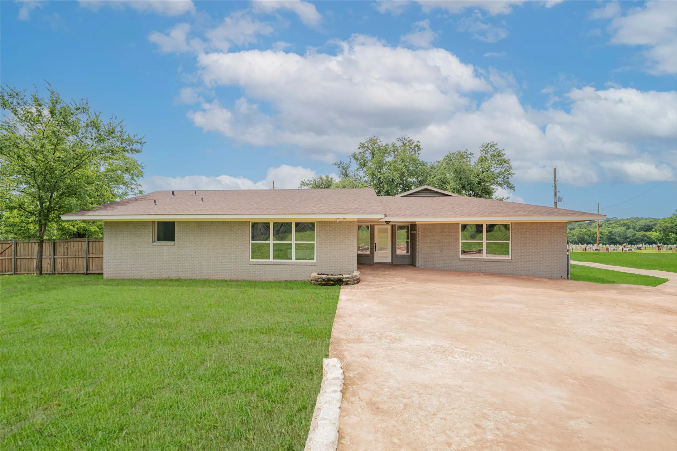 Single Family Residence For Sale in Cass County , 812 E 1st, Hughes Springs, Texas 75656, 3 Bedroom, 3 Bathroom, Garage spaces, 2,345 Sqft, built in 1959, mls#21133748, Real Estate Agent in Hughes Springs, Homes For Sale in Cass county, Homes For Sale in Hughes Springs, Realtor in Hughes Springs Texas, Real Estate Brokerage Independent Realty Texas, Luminita Cordes Realtor