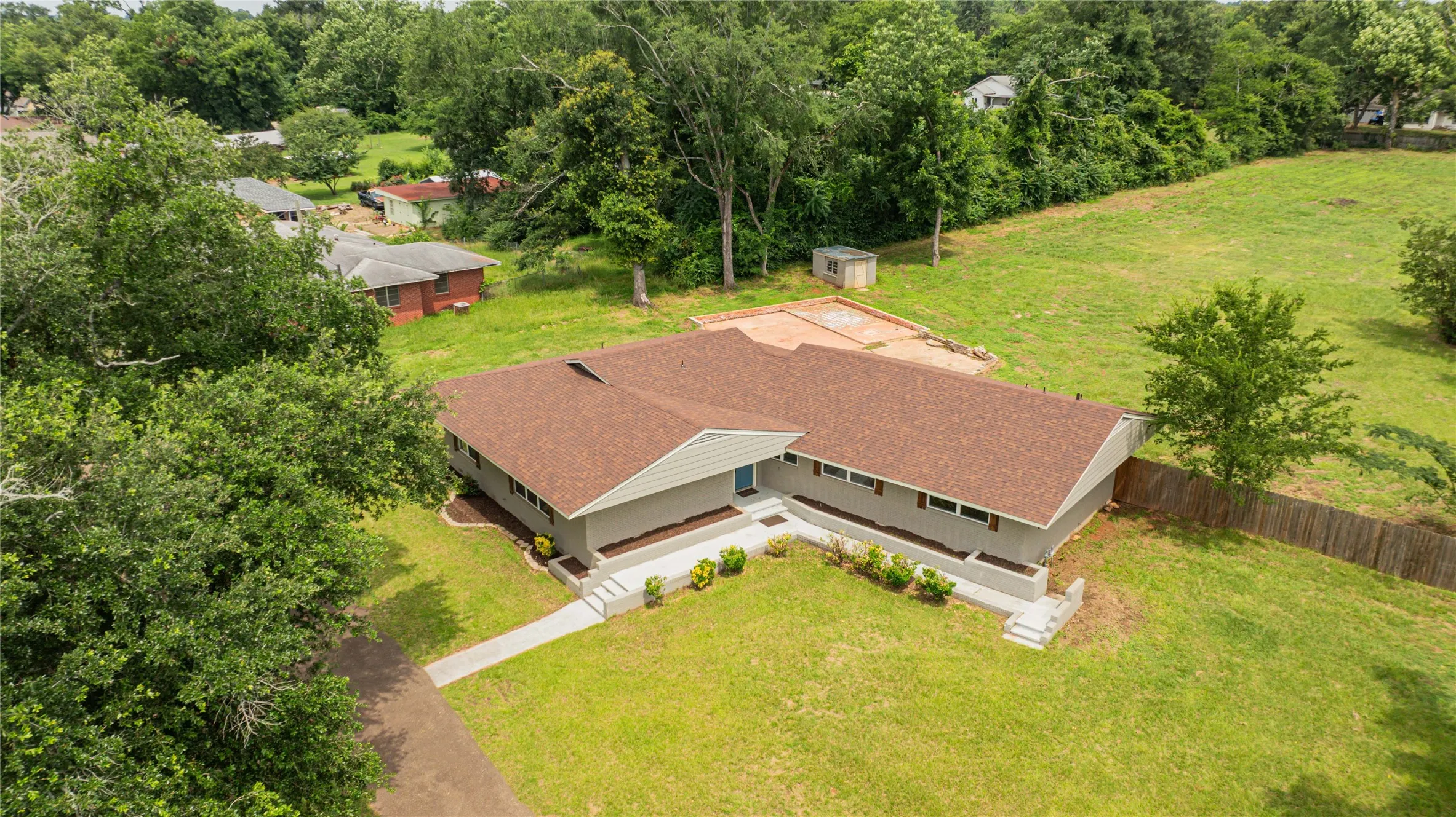 Single Family Residence For Sale in Cass County , 812 E 1st, Hughes Springs, Texas 75656, 3 Bedroom, 3 Bathroom, Garage spaces, 2,345 Sqft, built in 1959, mls#21133748, Real Estate Agent in Hughes Springs, Homes For Sale in Cass county, Homes For Sale in Hughes Springs, Realtor in Hughes Springs Texas, Real Estate Brokerage Independent Realty Texas, Luminita Cordes Realtor
