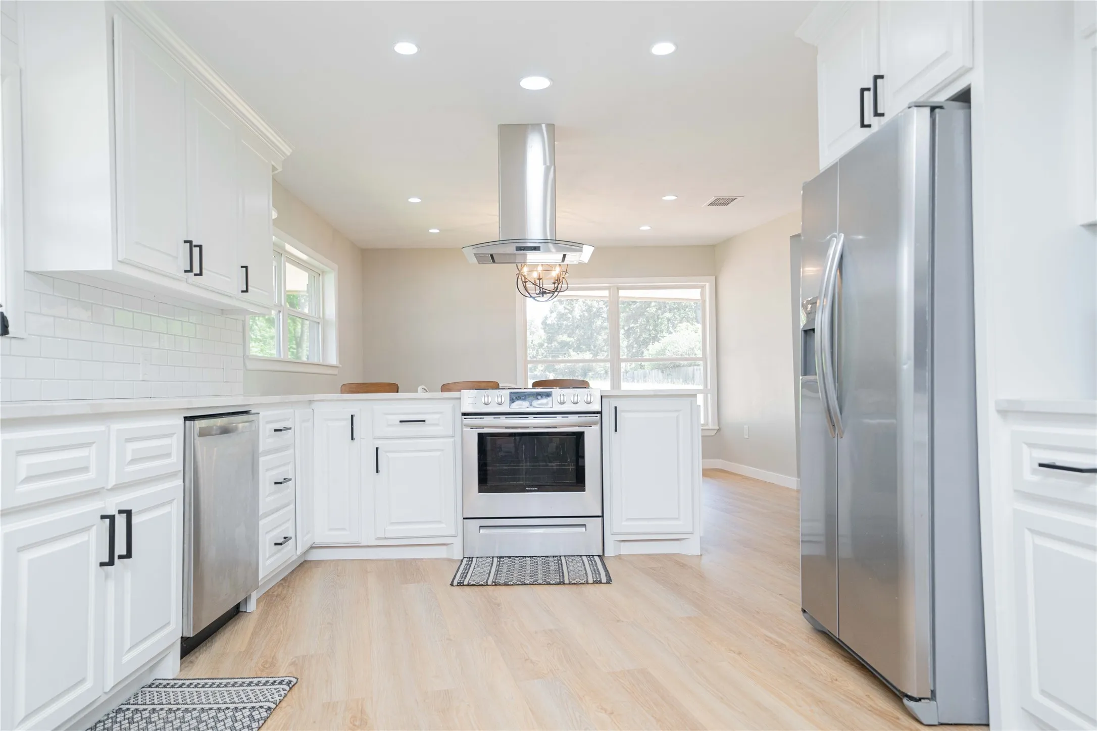 Single Family Residence For Sale in Cass County , 812 E 1st, Hughes Springs, Texas 75656, 3 Bedroom, 3 Bathroom, Garage spaces, 2,345 Sqft, built in 1959, mls#21133748, Real Estate Agent in Hughes Springs, Homes For Sale in Cass county, Homes For Sale in Hughes Springs, Realtor in Hughes Springs Texas, Real Estate Brokerage Independent Realty Texas, Luminita Cordes Realtor