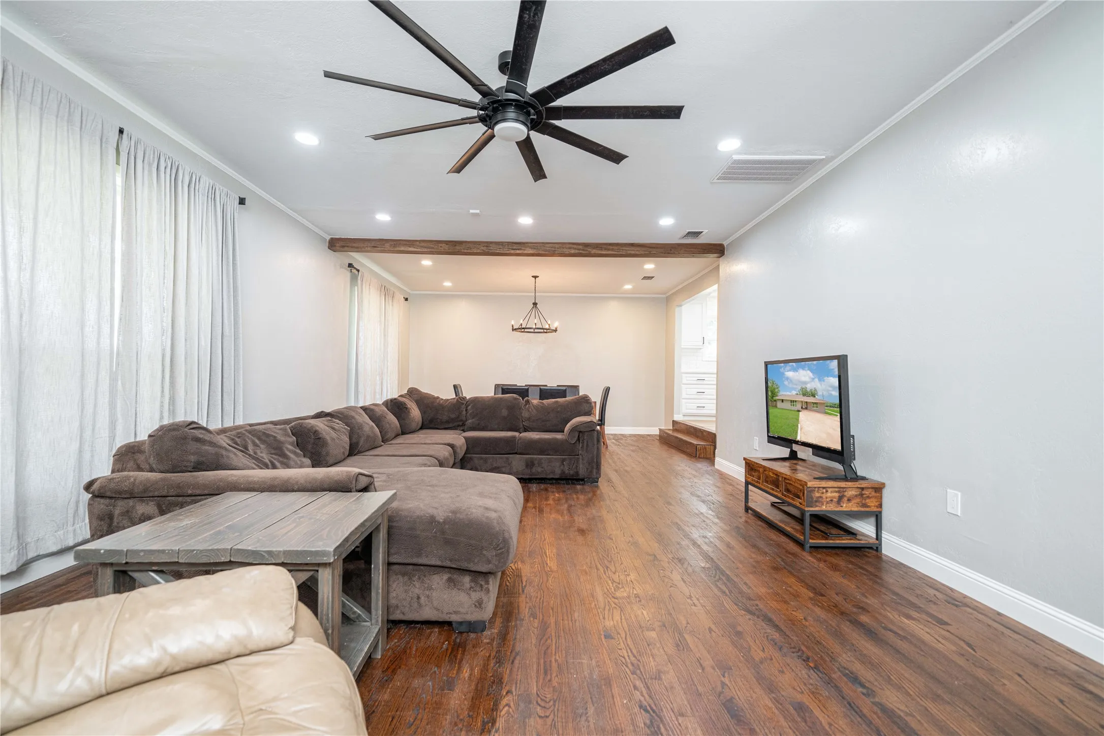 Single Family Residence For Sale in Cass County , 812 E 1st, Hughes Springs, Texas 75656, 3 Bedroom, 3 Bathroom, Garage spaces, 2,345 Sqft, built in 1959, mls#21133748, Real Estate Agent in Hughes Springs, Homes For Sale in Cass county, Homes For Sale in Hughes Springs, Realtor in Hughes Springs Texas, Real Estate Brokerage Independent Realty Texas, Luminita Cordes Realtor