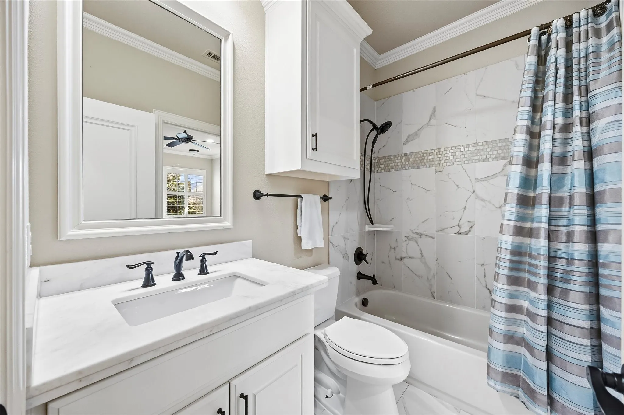 ensuite bathroom 2nd floor bedroom