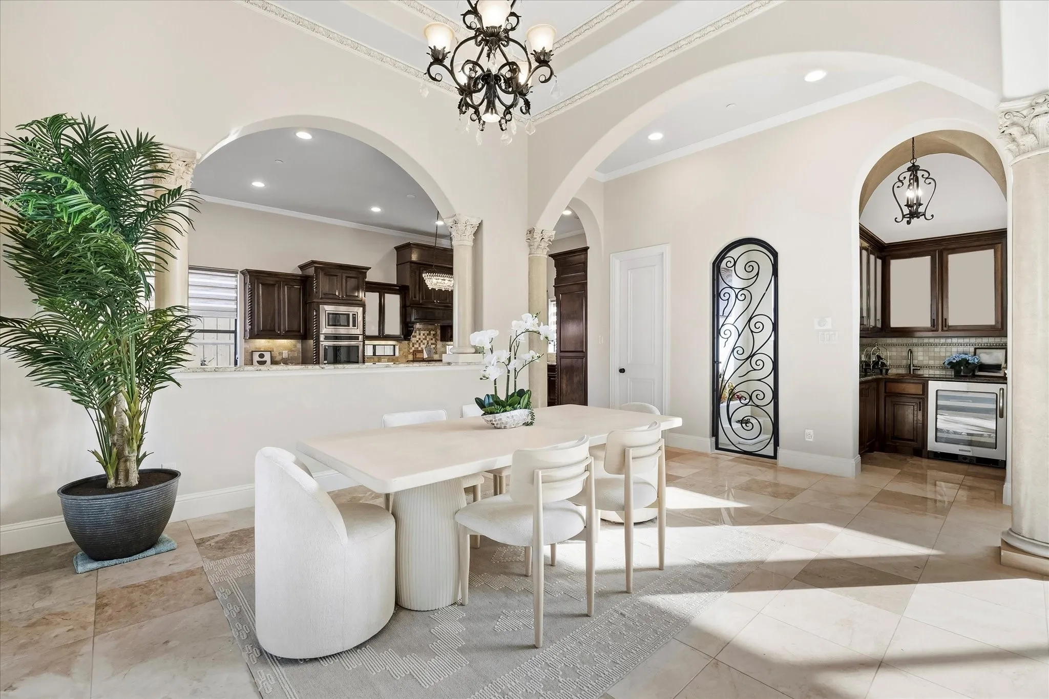 Dining room , with bar and wine cellar