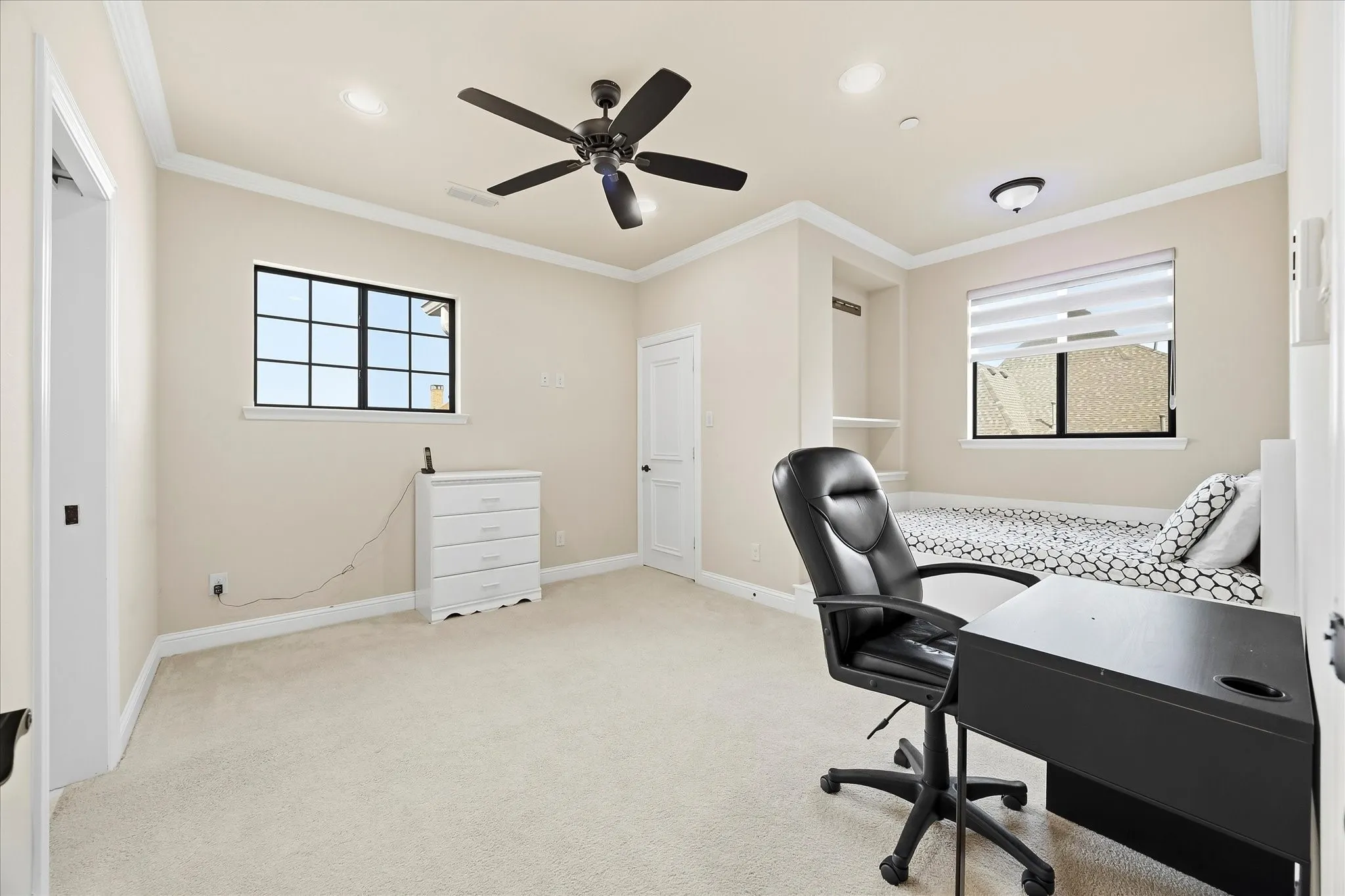 2nd floor bedroom ensuuite