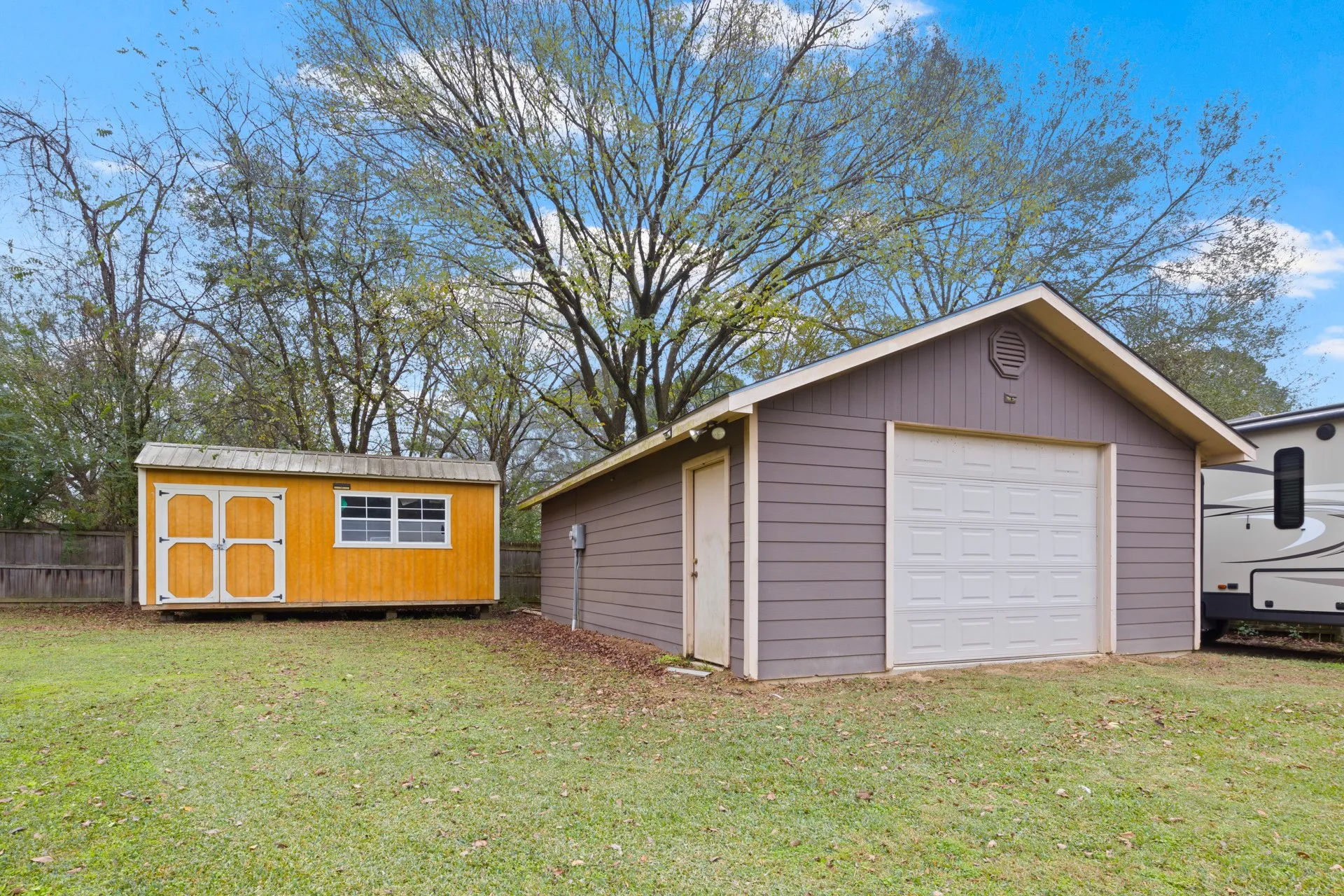 Single Family Residence For Sale in Camp County , 195 County Road 4164, Pittsburg, Texas 75686, 3 Bedroom, 2 Bathroom, 2 Garage spaces, 2,802 Sqft, built in 1980, mls#21133813, Real Estate Agent in Pittsburg, Homes For Sale in Camp county, Homes For Sale in Pittsburg, Realtor in Pittsburg Texas, Real Estate Brokerage Independent Realty Texas, Luminita Cordes Realtor