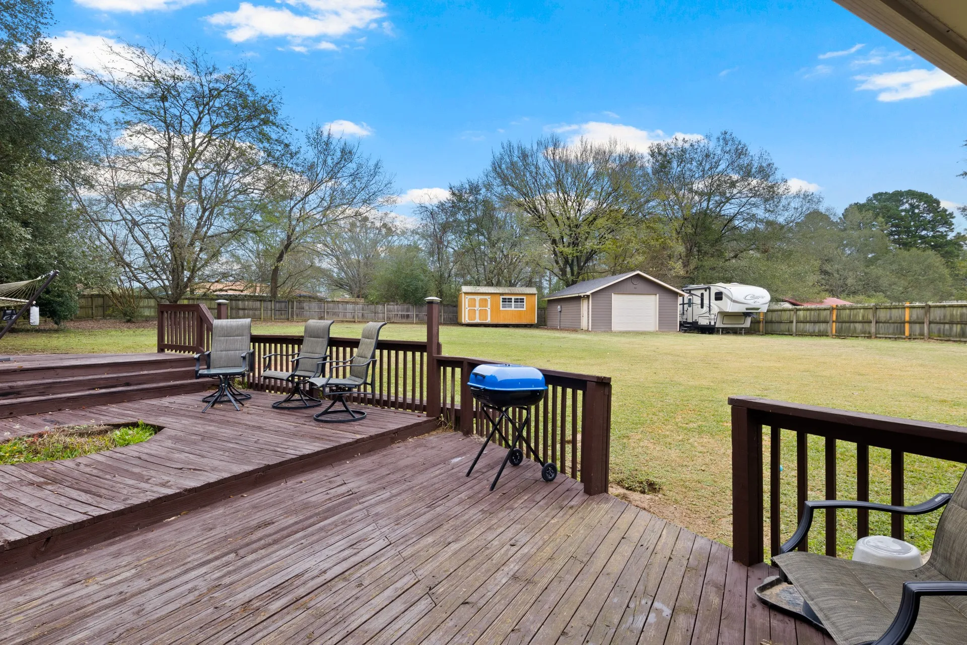 Single Family Residence For Sale in Camp County , 195 County Road 4164, Pittsburg, Texas 75686, 3 Bedroom, 2 Bathroom, 2 Garage spaces, 2,802 Sqft, built in 1980, mls#21133813, Real Estate Agent in Pittsburg, Homes For Sale in Camp county, Homes For Sale in Pittsburg, Realtor in Pittsburg Texas, Real Estate Brokerage Independent Realty Texas, Luminita Cordes Realtor