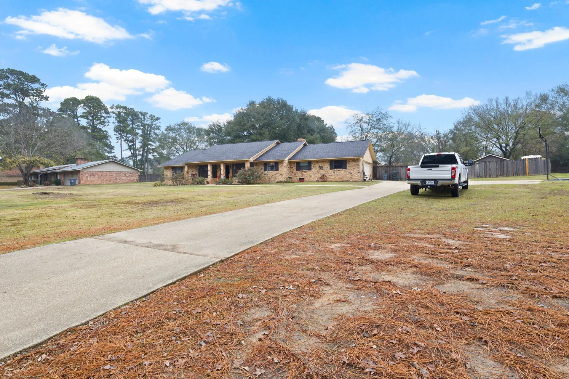 Single Family Residence For Sale in Camp County , 195 County Road 4164, Pittsburg, Texas 75686, 3 Bedroom, 2 Bathroom, 2 Garage spaces, 2,802 Sqft, built in 1980, mls#21133813, Real Estate Agent in Pittsburg, Homes For Sale in Camp county, Homes For Sale in Pittsburg, Realtor in Pittsburg Texas, Real Estate Brokerage Independent Realty Texas, Luminita Cordes Realtor