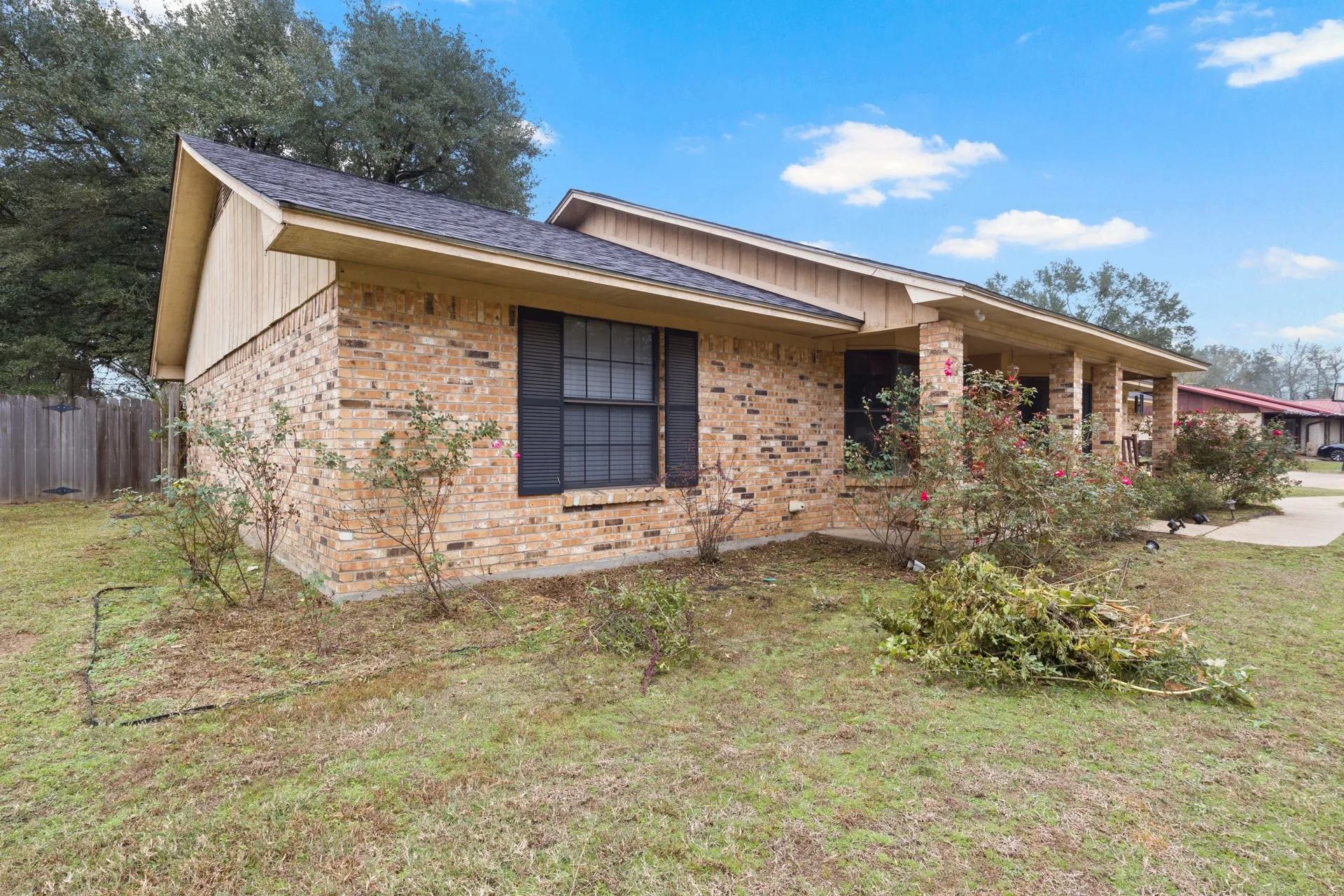Single Family Residence For Sale in Camp County , 195 County Road 4164, Pittsburg, Texas 75686, 3 Bedroom, 2 Bathroom, 2 Garage spaces, 2,802 Sqft, built in 1980, mls#21133813, Real Estate Agent in Pittsburg, Homes For Sale in Camp county, Homes For Sale in Pittsburg, Realtor in Pittsburg Texas, Real Estate Brokerage Independent Realty Texas, Luminita Cordes Realtor
