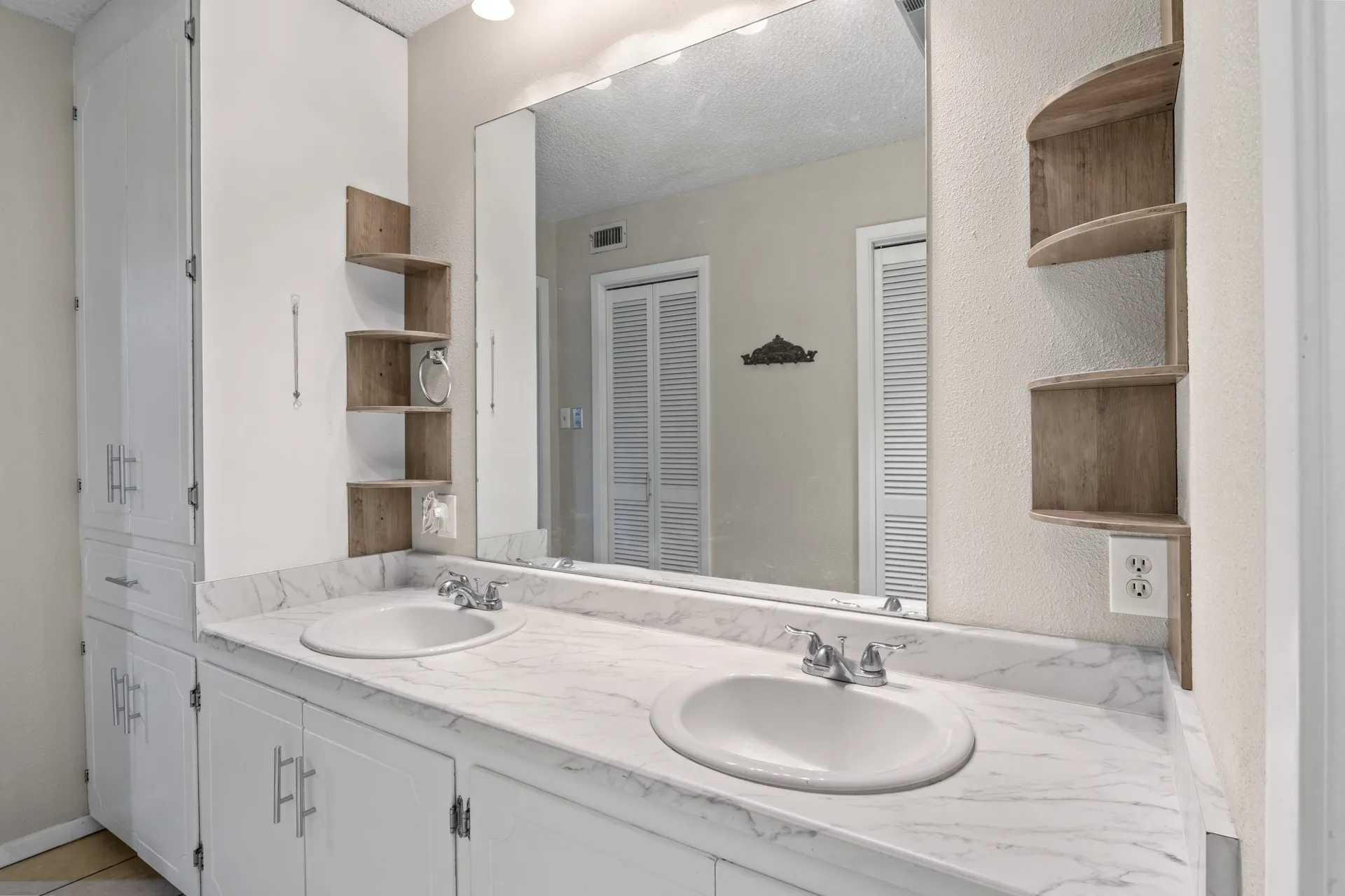 Single Family Residence For Sale in Camp County , 195 County Road 4164, Pittsburg, Texas 75686, 3 Bedroom, 2 Bathroom, 2 Garage spaces, 2,802 Sqft, built in 1980, mls#21133813, Real Estate Agent in Pittsburg, Homes For Sale in Camp county, Homes For Sale in Pittsburg, Realtor in Pittsburg Texas, Real Estate Brokerage Independent Realty Texas, Luminita Cordes Realtor