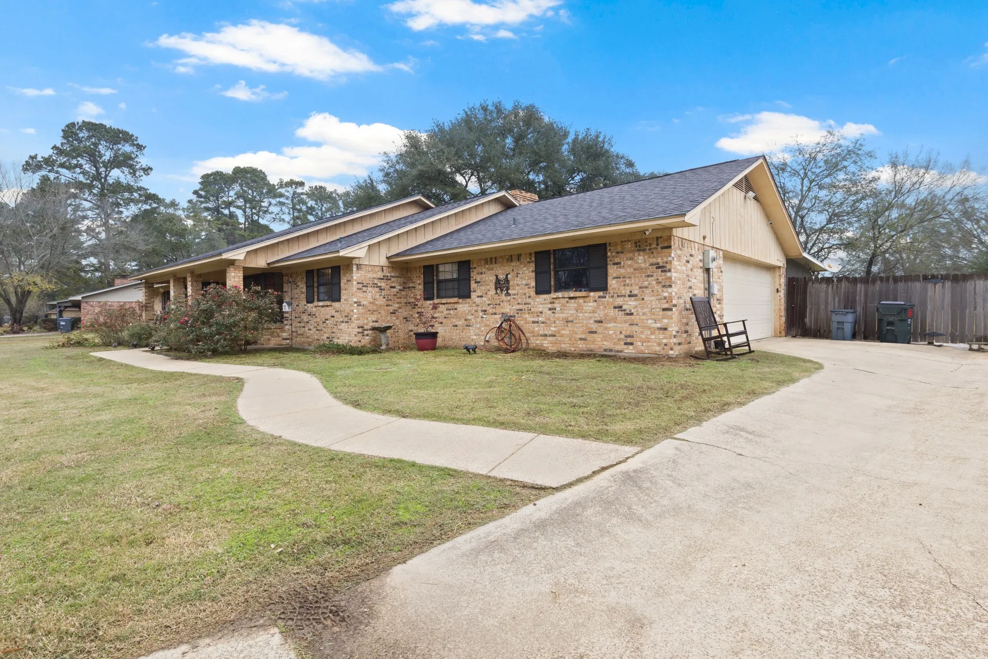 Single Family Residence For Sale in Camp County , 195 County Road 4164, Pittsburg, Texas 75686, 3 Bedroom, 2 Bathroom, 2 Garage spaces, 2,802 Sqft, built in 1980, mls#21133813, Real Estate Agent in Pittsburg, Homes For Sale in Camp county, Homes For Sale in Pittsburg, Realtor in Pittsburg Texas, Real Estate Brokerage Independent Realty Texas, Luminita Cordes Realtor