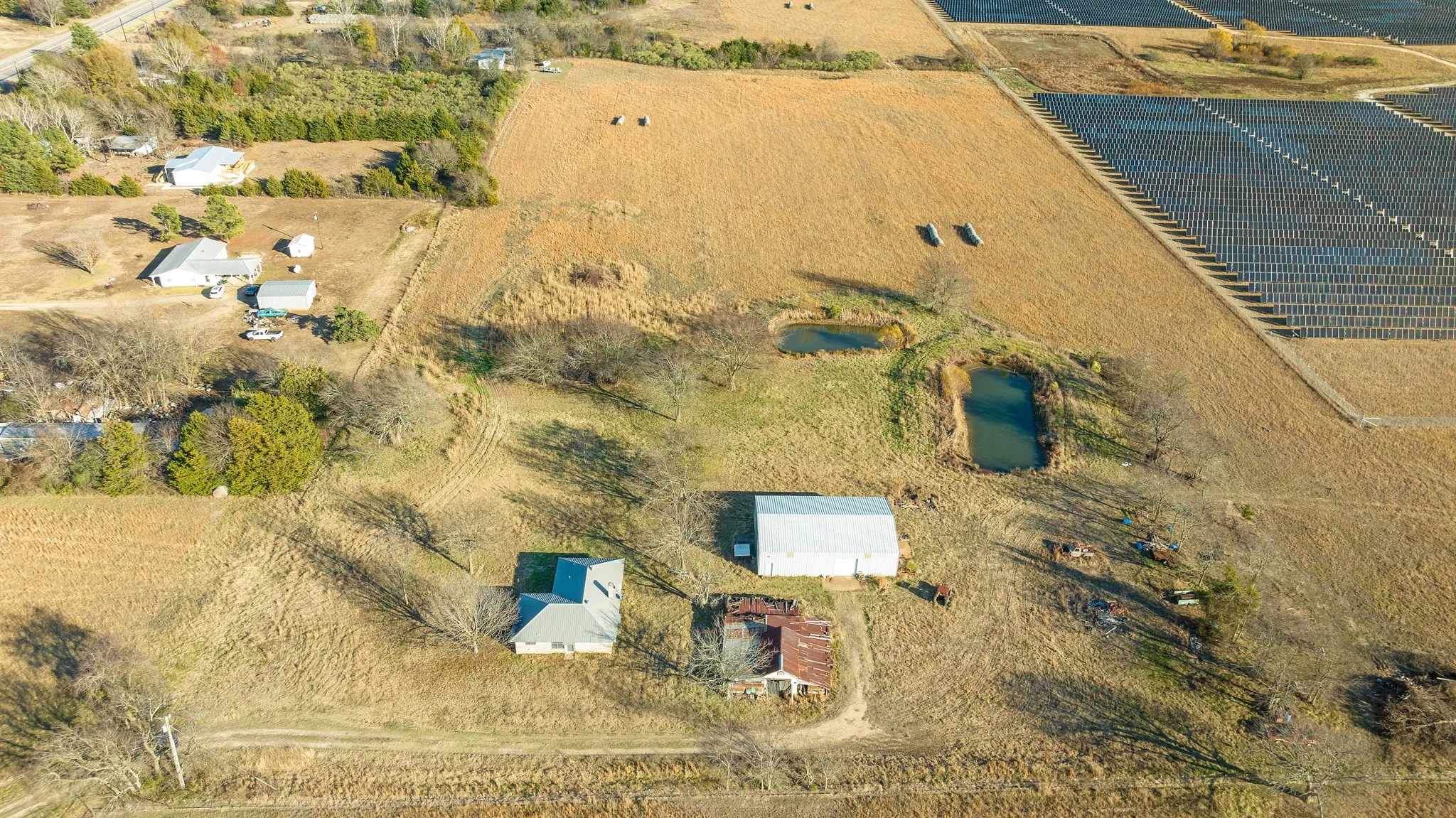 Single Family Residence For Sale in Lamar County , 109 PRIVATE RD 24980, Brookston, Texas 75421, 1 Bedroom, 2 Bathroom, Garage spaces, 1,440 Sqft, built in 1993, mls#21133867, Real Estate Agent in Brookston, Homes For Sale in Lamar county, Homes For Sale in Brookston, Realtor in Brookston Texas, Real Estate Brokerage Independent Realty Texas, Luminita Cordes Realtor