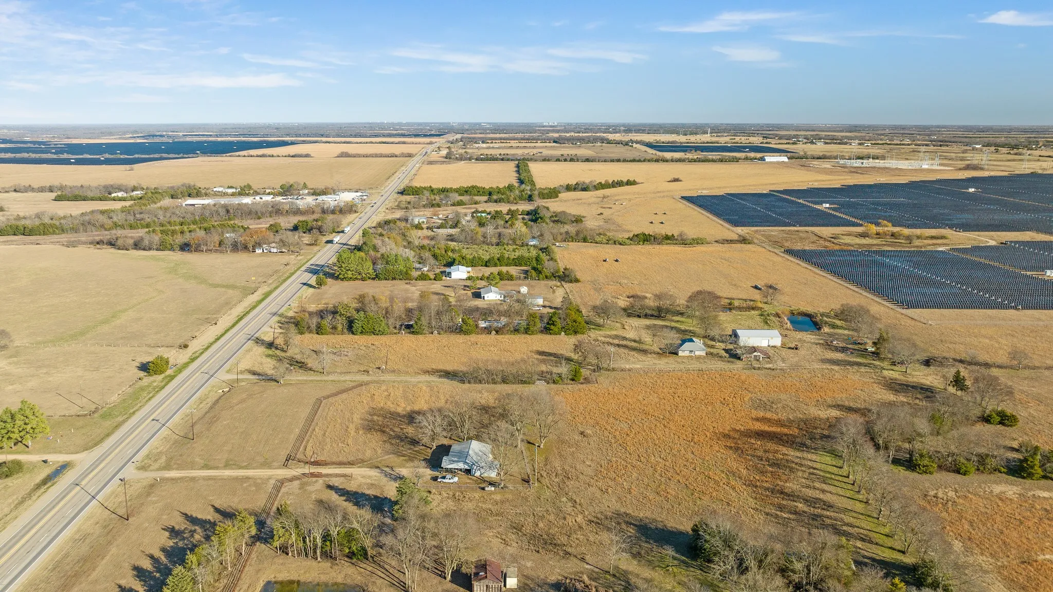 Single Family Residence For Sale in Lamar County , 109 PRIVATE RD 24980, Brookston, Texas 75421, 1 Bedroom, 2 Bathroom, Garage spaces, 1,440 Sqft, built in 1993, mls#21133867, Real Estate Agent in Brookston, Homes For Sale in Lamar county, Homes For Sale in Brookston, Realtor in Brookston Texas, Real Estate Brokerage Independent Realty Texas, Luminita Cordes Realtor