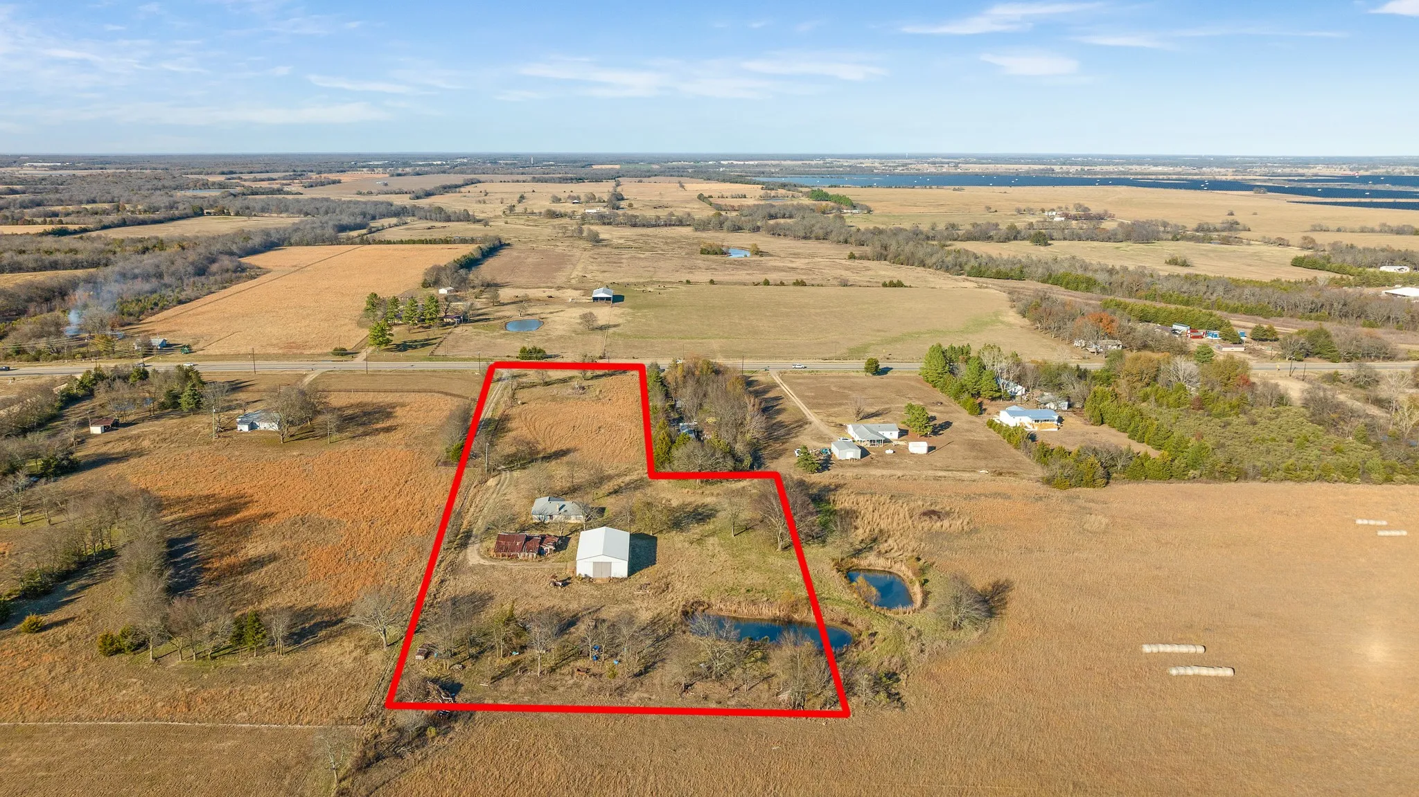 Single Family Residence For Sale in Lamar County , 109 PRIVATE RD 24980, Brookston, Texas 75421, 1 Bedroom, 2 Bathroom, Garage spaces, 1,440 Sqft, built in 1993, mls#21133867, Real Estate Agent in Brookston, Homes For Sale in Lamar county, Homes For Sale in Brookston, Realtor in Brookston Texas, Real Estate Brokerage Independent Realty Texas, Luminita Cordes Realtor