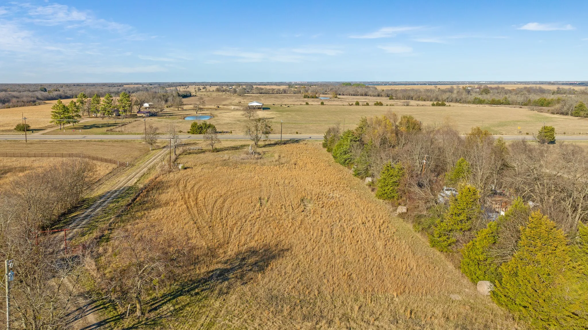 Single Family Residence For Sale in Lamar County , 109 PRIVATE RD 24980, Brookston, Texas 75421, 1 Bedroom, 2 Bathroom, Garage spaces, 1,440 Sqft, built in 1993, mls#21133867, Real Estate Agent in Brookston, Homes For Sale in Lamar county, Homes For Sale in Brookston, Realtor in Brookston Texas, Real Estate Brokerage Independent Realty Texas, Luminita Cordes Realtor