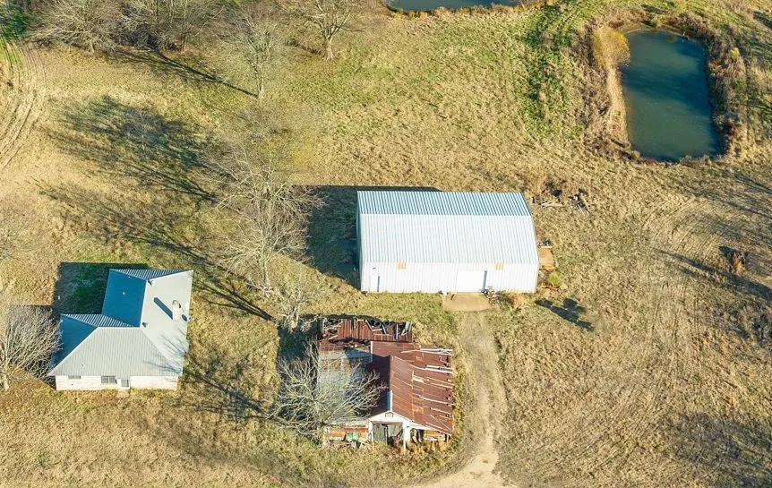 Single Family Residence For Sale in Lamar County , 109 PRIVATE RD 24980, Brookston, Texas 75421, 1 Bedroom, 2 Bathroom, Garage spaces, 1,440 Sqft, built in 1993, mls#21133867, Real Estate Agent in Brookston, Homes For Sale in Lamar county, Homes For Sale in Brookston, Realtor in Brookston Texas, Real Estate Brokerage Independent Realty Texas, Luminita Cordes Realtor