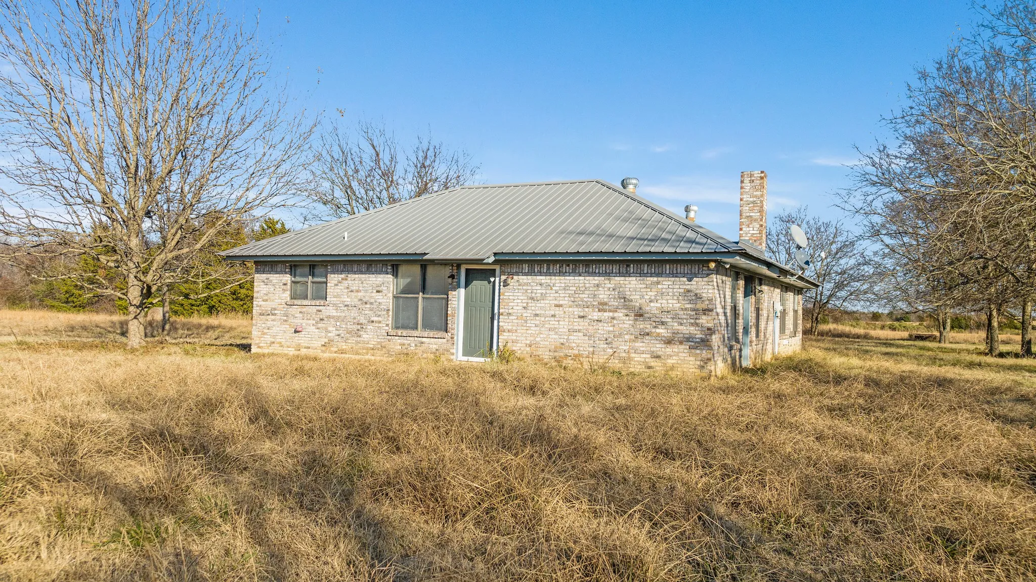 Single Family Residence For Sale in Lamar County , 109 PRIVATE RD 24980, Brookston, Texas 75421, 1 Bedroom, 2 Bathroom, Garage spaces, 1,440 Sqft, built in 1993, mls#21133867, Real Estate Agent in Brookston, Homes For Sale in Lamar county, Homes For Sale in Brookston, Realtor in Brookston Texas, Real Estate Brokerage Independent Realty Texas, Luminita Cordes Realtor