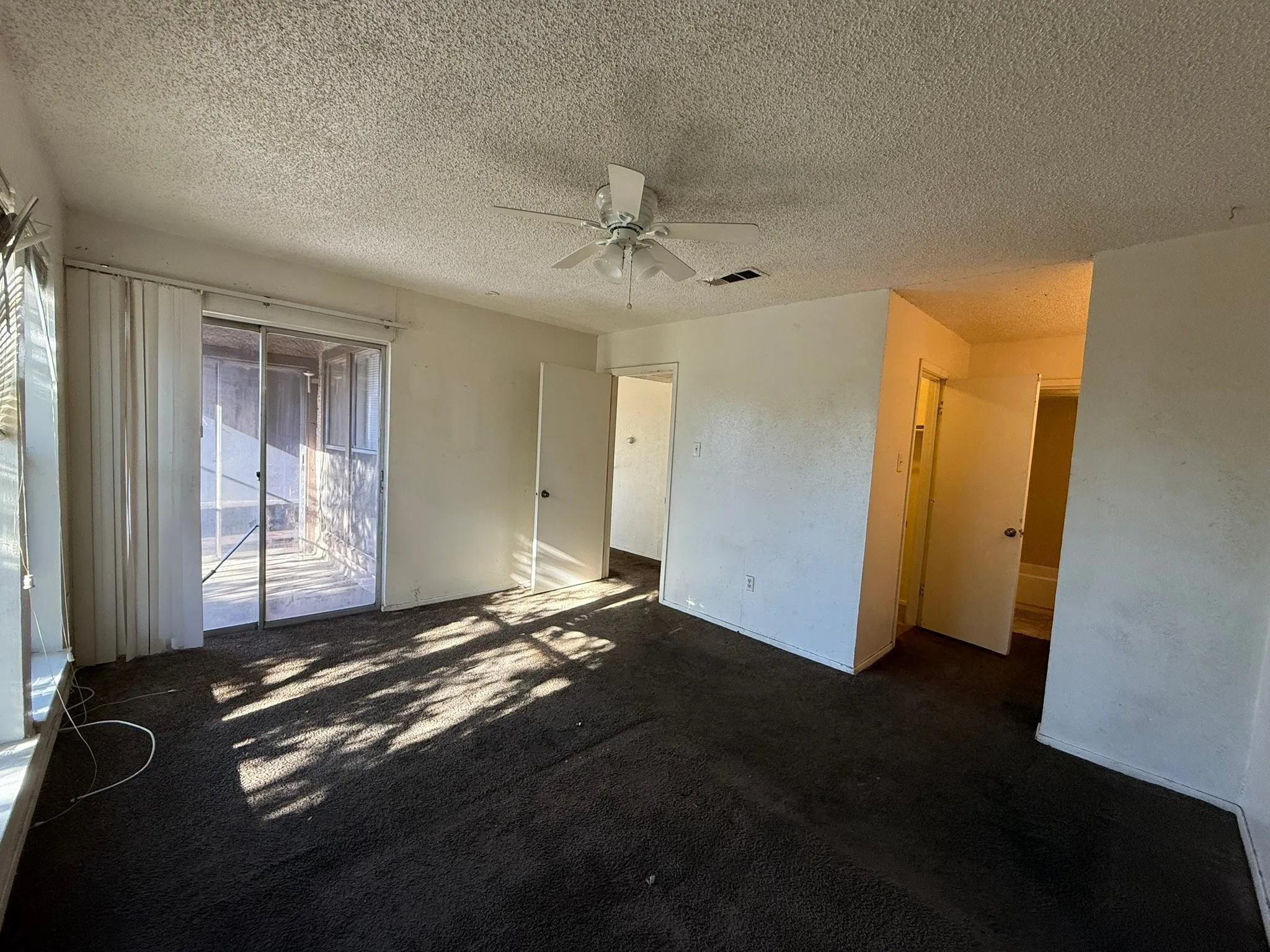 Condominium For Sale in Dallas County , 6050 Melody Lane 318, Dallas, Texas 75231, 1 Bedroom, 1 Bathroom, Garage spaces, 787 Sqft, built in 1979, mls#21133492, Real Estate Agent in Dallas, Homes For Sale in Dallas county, Homes For Sale in Dallas, Realtor in Dallas Texas, Real Estate Brokerage Independent Realty Texas, Luminita Cordes Realtor