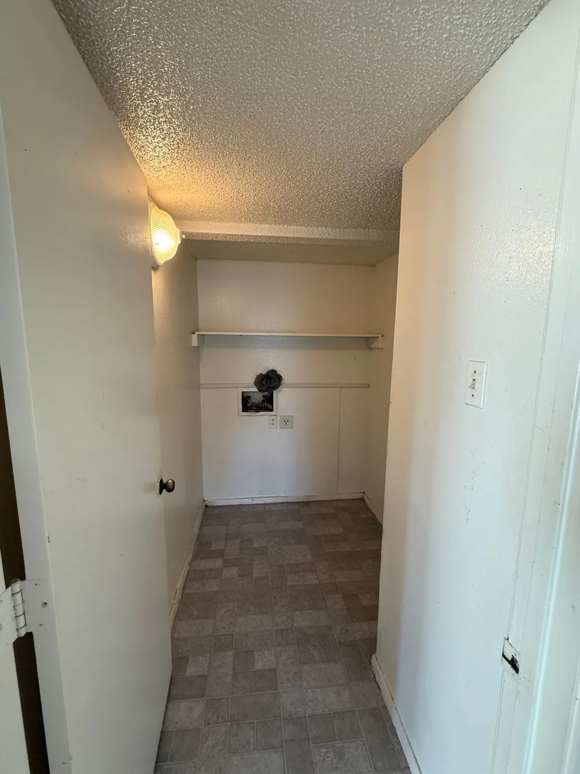 Condominium For Sale in Dallas County , 6050 Melody Lane 318, Dallas, Texas 75231, 1 Bedroom, 1 Bathroom, Garage spaces, 787 Sqft, built in 1979, mls#21133492, Real Estate Agent in Dallas, Homes For Sale in Dallas county, Homes For Sale in Dallas, Realtor in Dallas Texas, Real Estate Brokerage Independent Realty Texas, Luminita Cordes Realtor