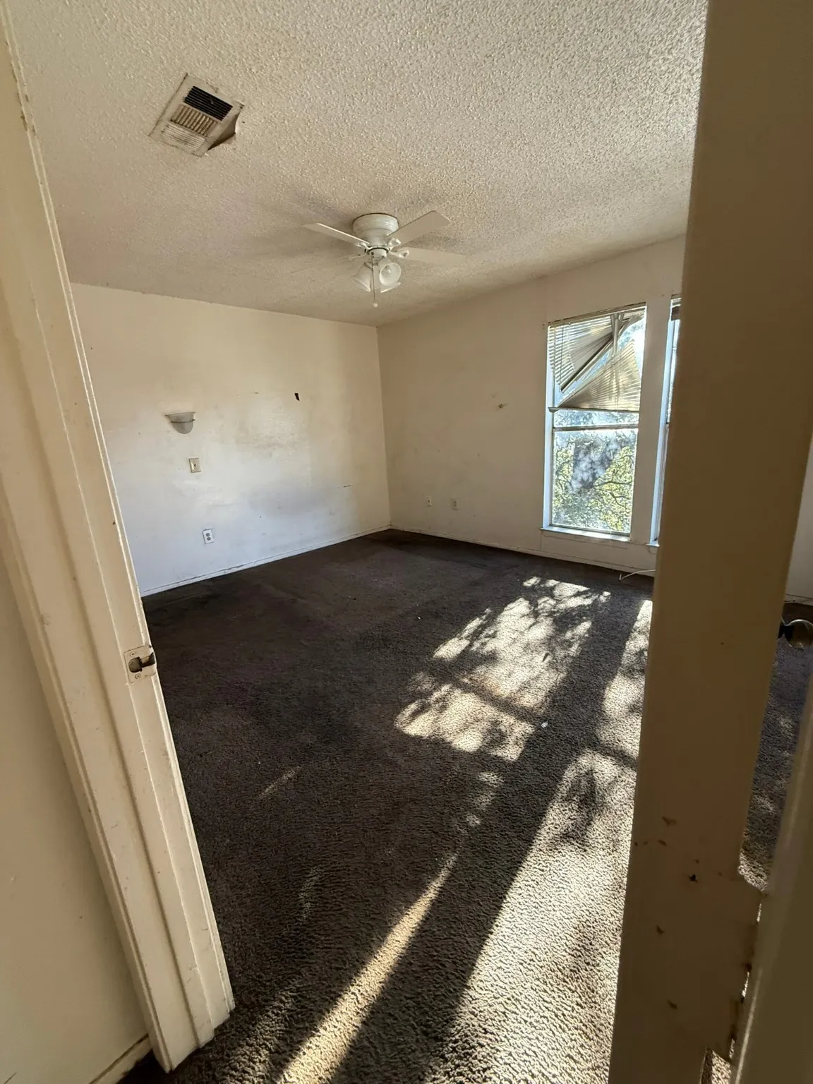 Condominium For Sale in Dallas County , 6050 Melody Lane 318, Dallas, Texas 75231, 1 Bedroom, 1 Bathroom, Garage spaces, 787 Sqft, built in 1979, mls#21133492, Real Estate Agent in Dallas, Homes For Sale in Dallas county, Homes For Sale in Dallas, Realtor in Dallas Texas, Real Estate Brokerage Independent Realty Texas, Luminita Cordes Realtor