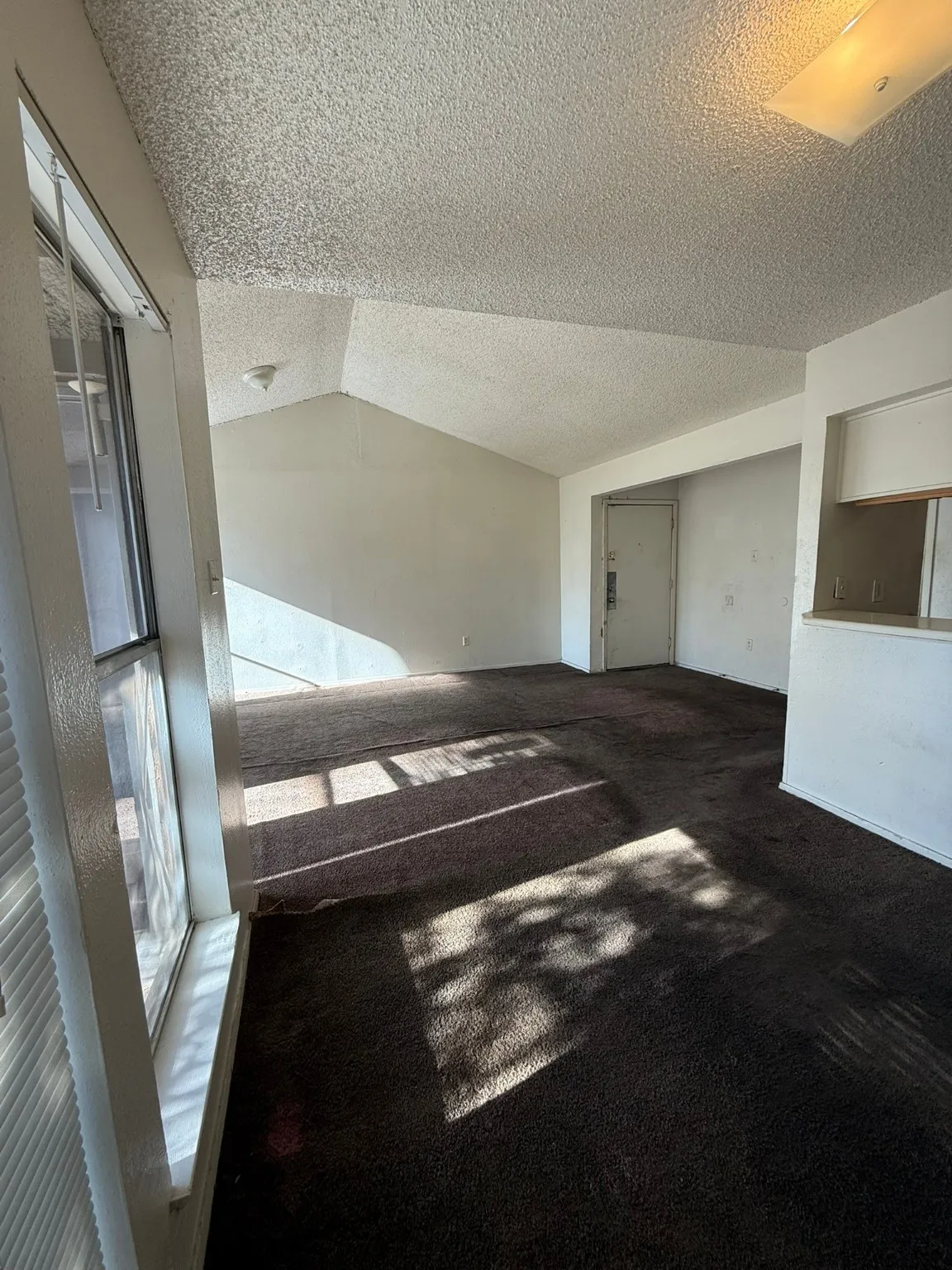 Condominium For Sale in Dallas County , 6050 Melody Lane 318, Dallas, Texas 75231, 1 Bedroom, 1 Bathroom, Garage spaces, 787 Sqft, built in 1979, mls#21133492, Real Estate Agent in Dallas, Homes For Sale in Dallas county, Homes For Sale in Dallas, Realtor in Dallas Texas, Real Estate Brokerage Independent Realty Texas, Luminita Cordes Realtor