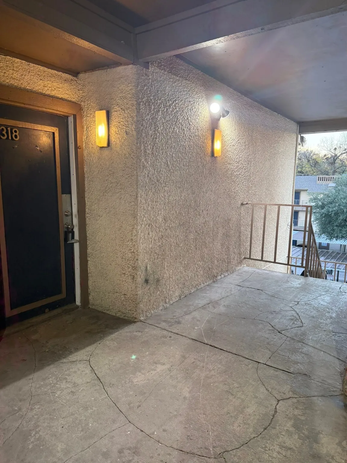 Condominium For Sale in Dallas County , 6050 Melody Lane 318, Dallas, Texas 75231, 1 Bedroom, 1 Bathroom, Garage spaces, 787 Sqft, built in 1979, mls#21133492, Real Estate Agent in Dallas, Homes For Sale in Dallas county, Homes For Sale in Dallas, Realtor in Dallas Texas, Real Estate Brokerage Independent Realty Texas, Luminita Cordes Realtor