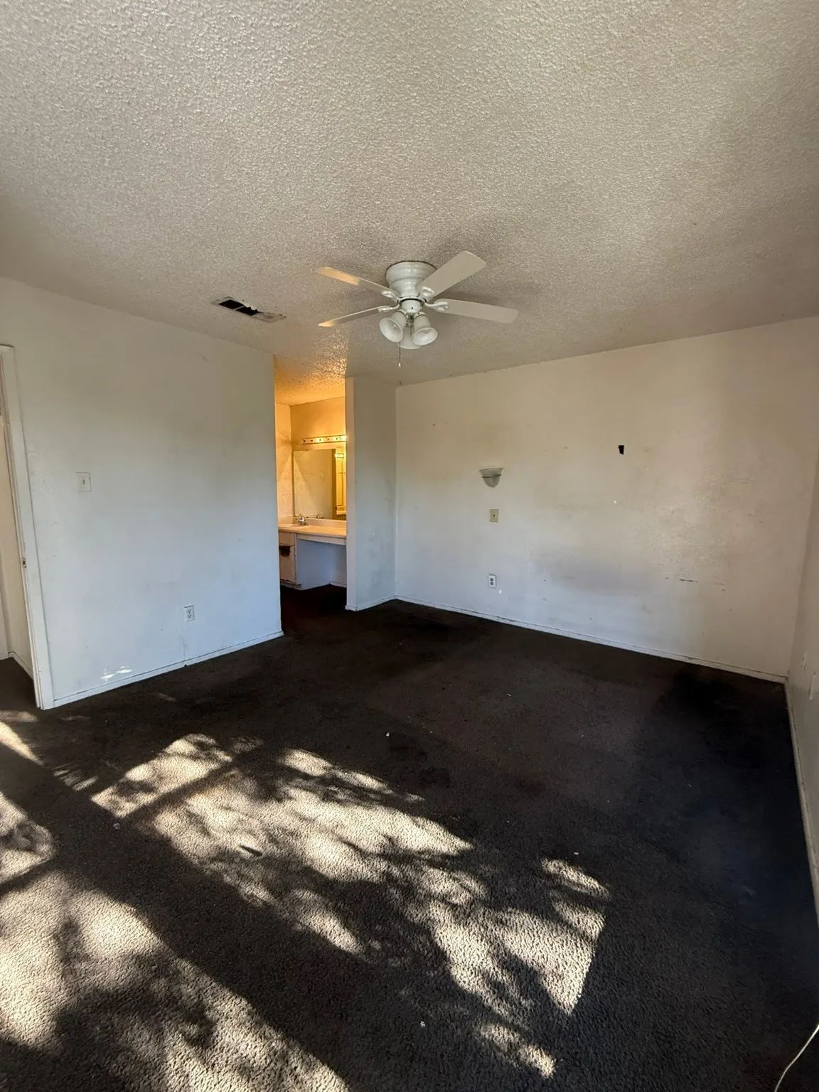 Condominium For Sale in Dallas County , 6050 Melody Lane 318, Dallas, Texas 75231, 1 Bedroom, 1 Bathroom, Garage spaces, 787 Sqft, built in 1979, mls#21133492, Real Estate Agent in Dallas, Homes For Sale in Dallas county, Homes For Sale in Dallas, Realtor in Dallas Texas, Real Estate Brokerage Independent Realty Texas, Luminita Cordes Realtor