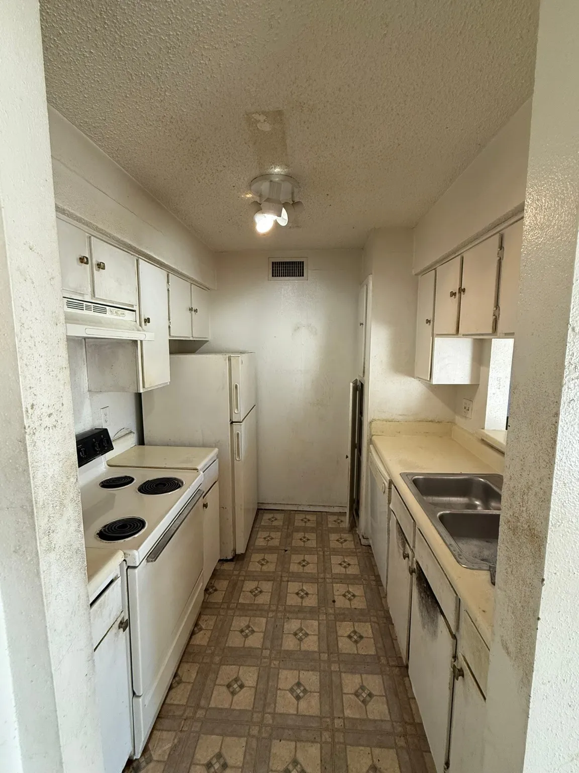 Condominium For Sale in Dallas County , 6050 Melody Lane 318, Dallas, Texas 75231, 1 Bedroom, 1 Bathroom, Garage spaces, 787 Sqft, built in 1979, mls#21133492, Real Estate Agent in Dallas, Homes For Sale in Dallas county, Homes For Sale in Dallas, Realtor in Dallas Texas, Real Estate Brokerage Independent Realty Texas, Luminita Cordes Realtor